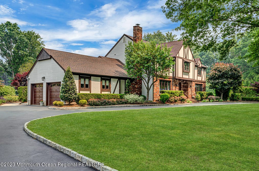 35 Rambling Brook Dr, Holmdel Village, NJ 07733