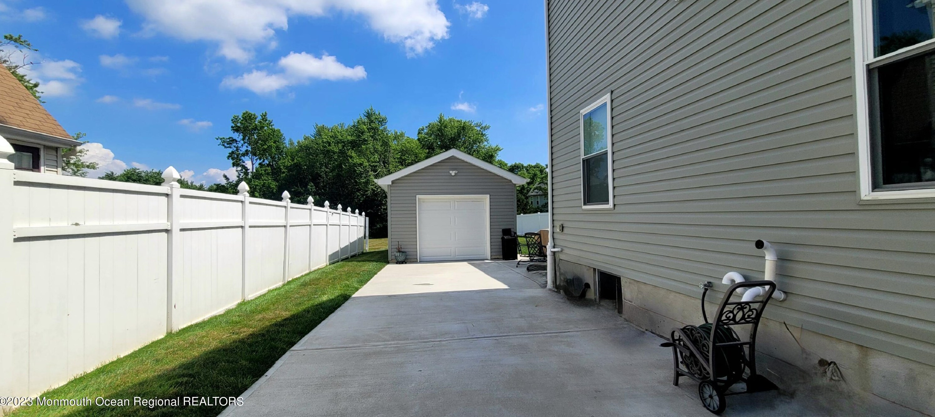 44 Amboy Rd, Matawan NJ  07747-6814 exterior