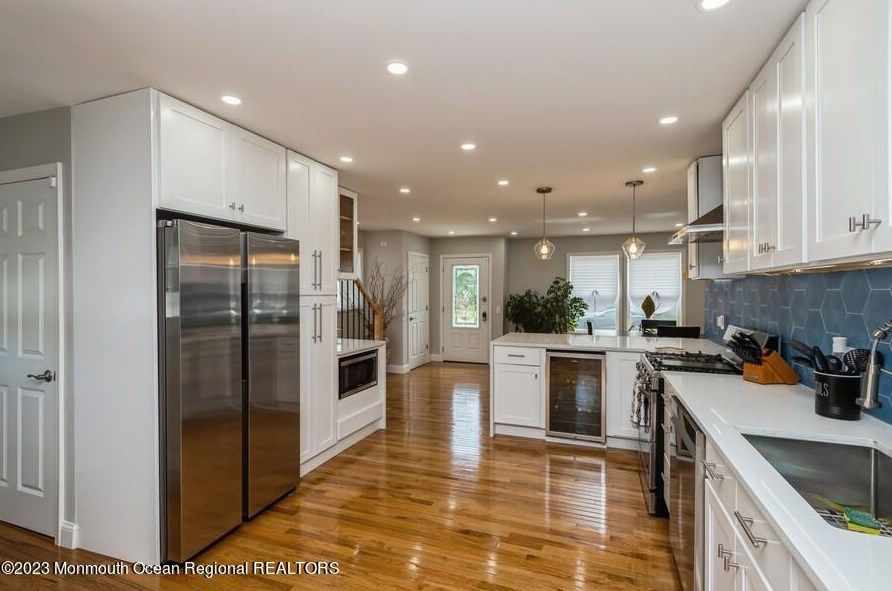 44 Amboy Rd, Matawan NJ  07747-6814 exterior