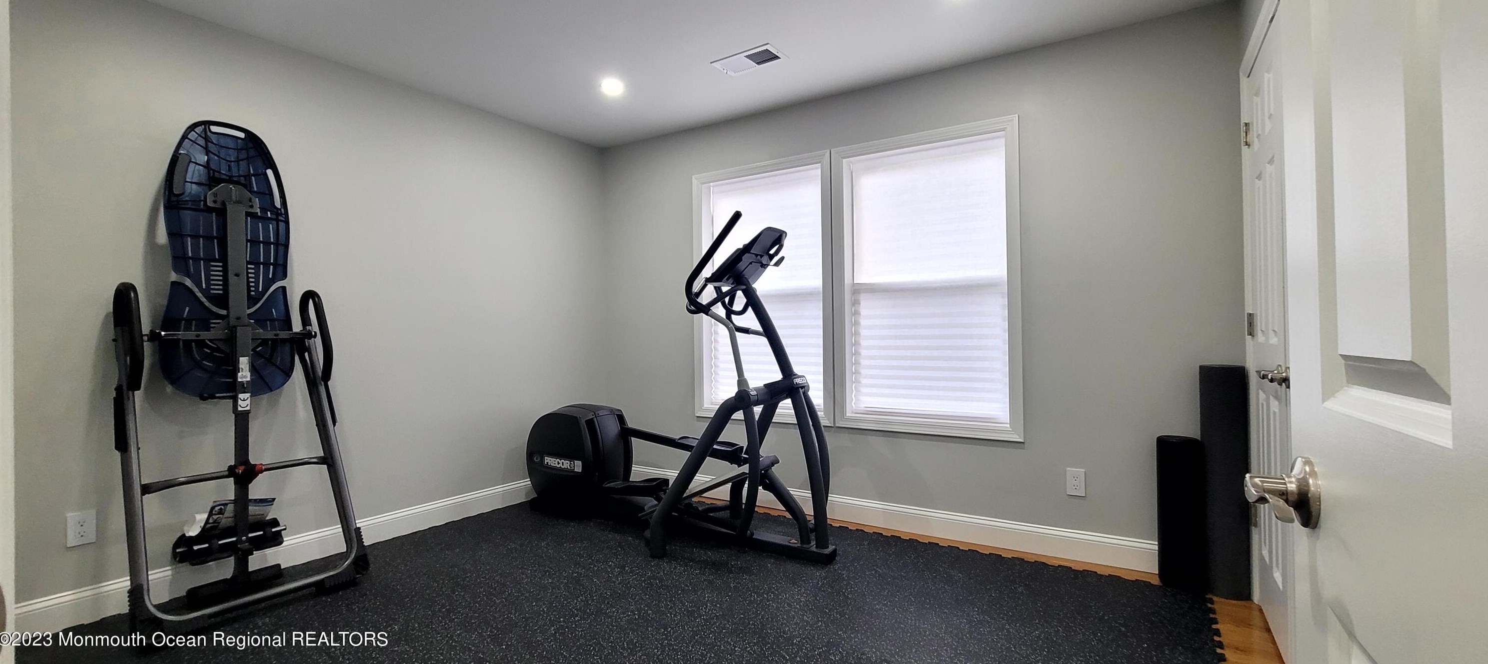 44 Amboy Rd, Matawan NJ  07747-6814 exterior