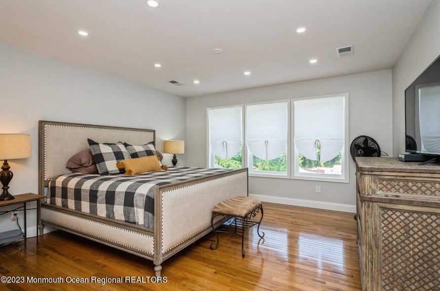 44 Amboy Rd, Matawan NJ  07747-6814 exterior