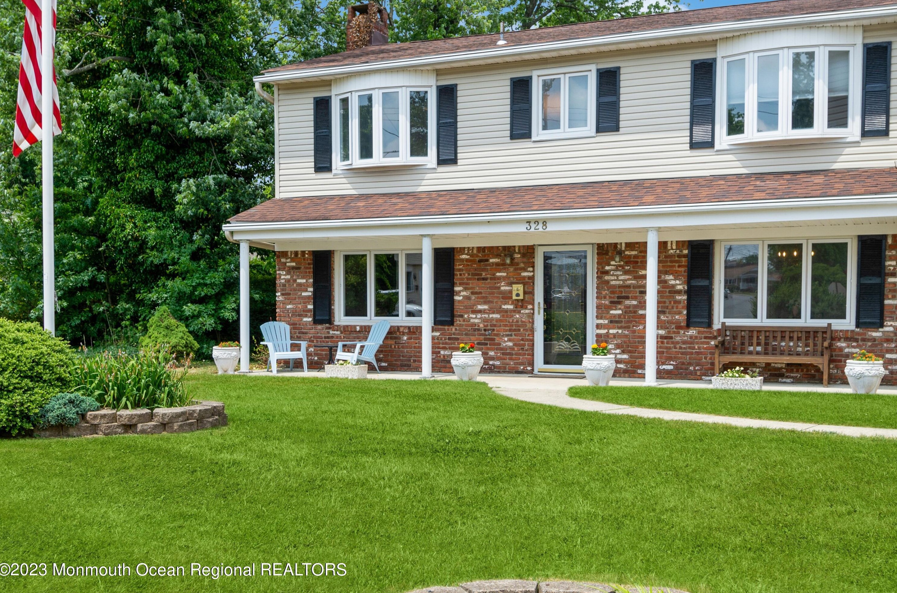 328 Main St, Middletown, NJ 07748