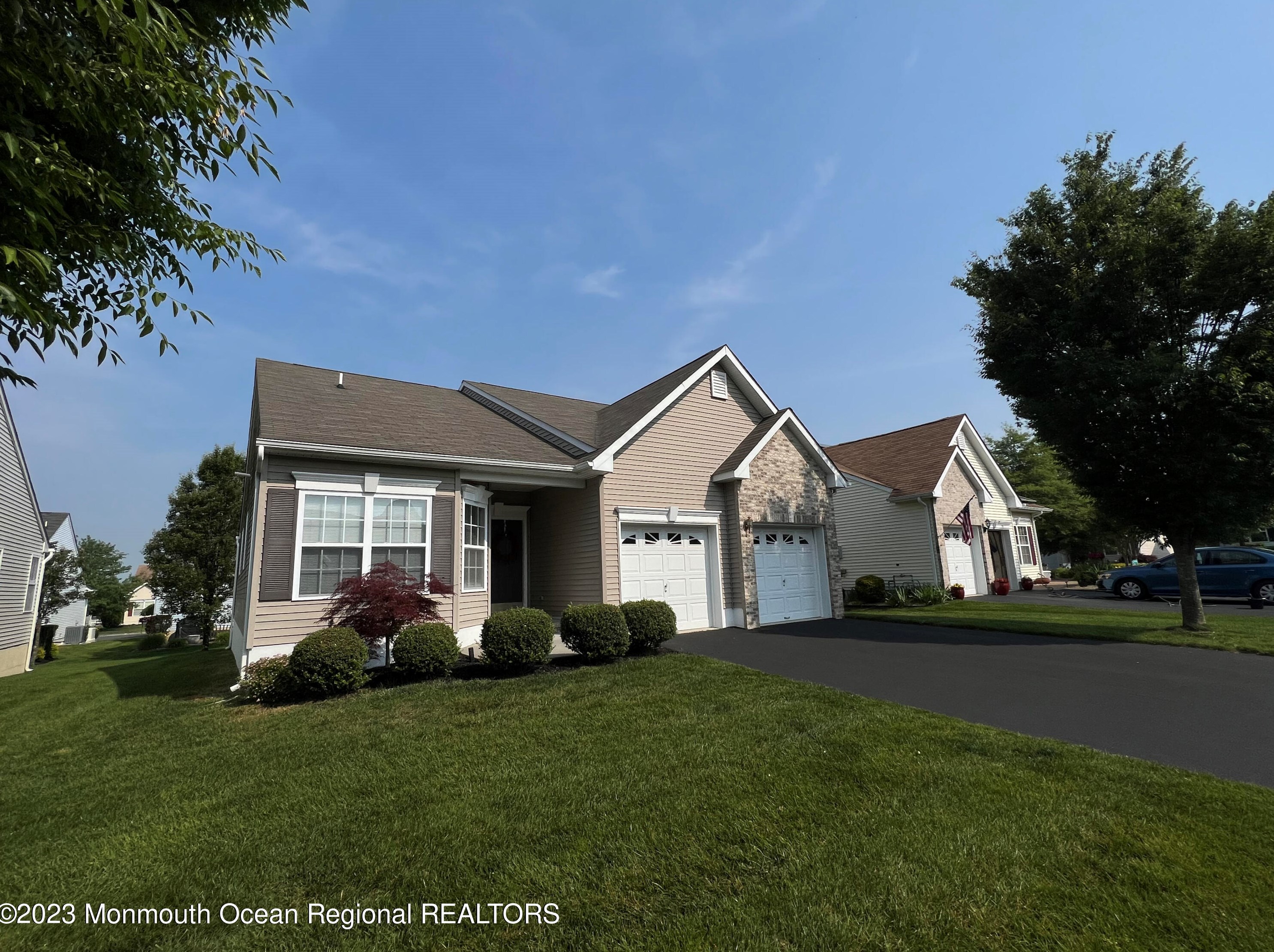 27 Snowberry Ln, Wall Township, NJ 07731