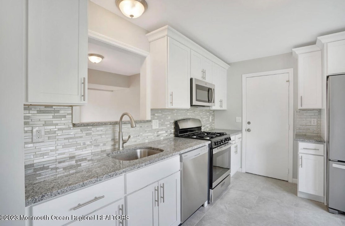 569 Iron Kettle Rd, Toms River, NJ 08753-6284