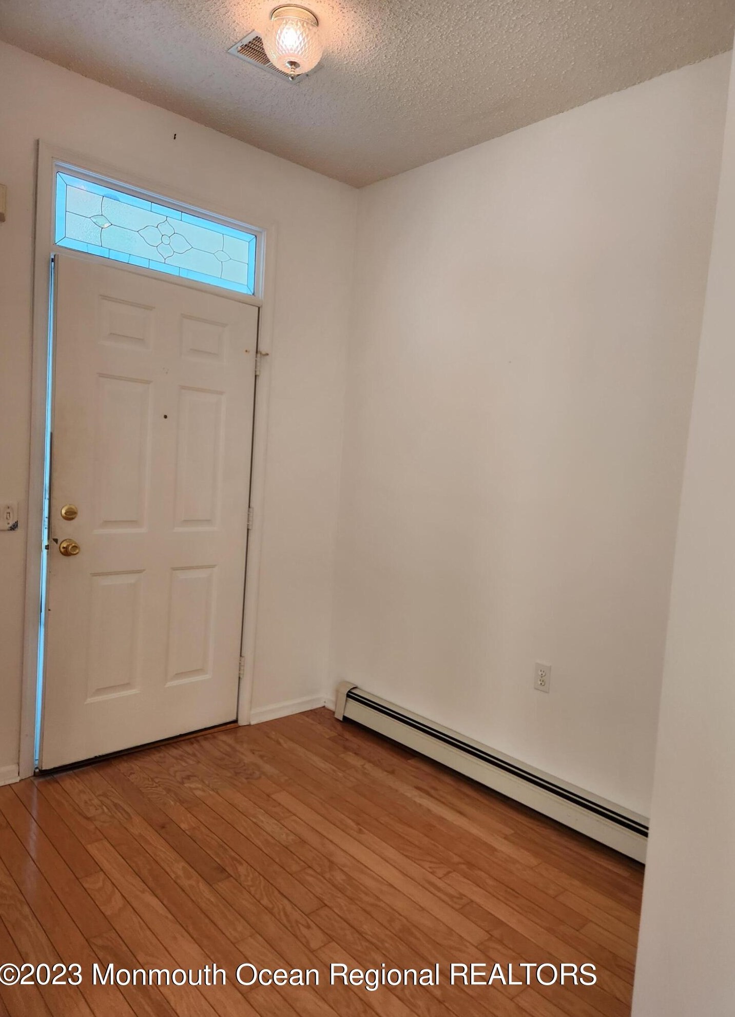 4 Sunflower Ln, Bricktown, NJ 08724