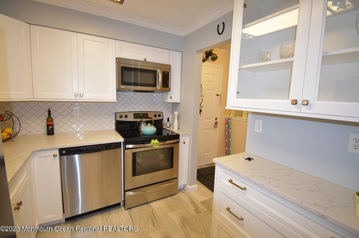 1304 Wellington Pl, Matawan, NJ 07747