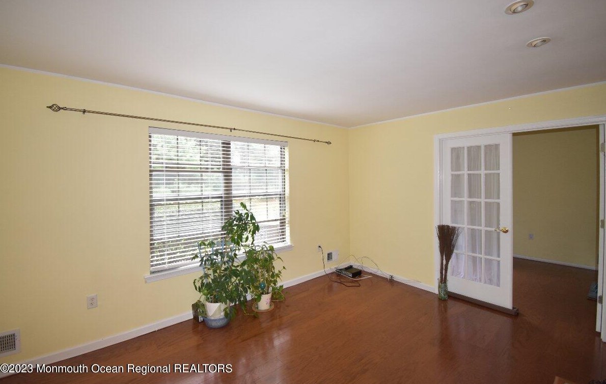 1304 Wellington Pl, Matawan NJ  07747-1934 exterior