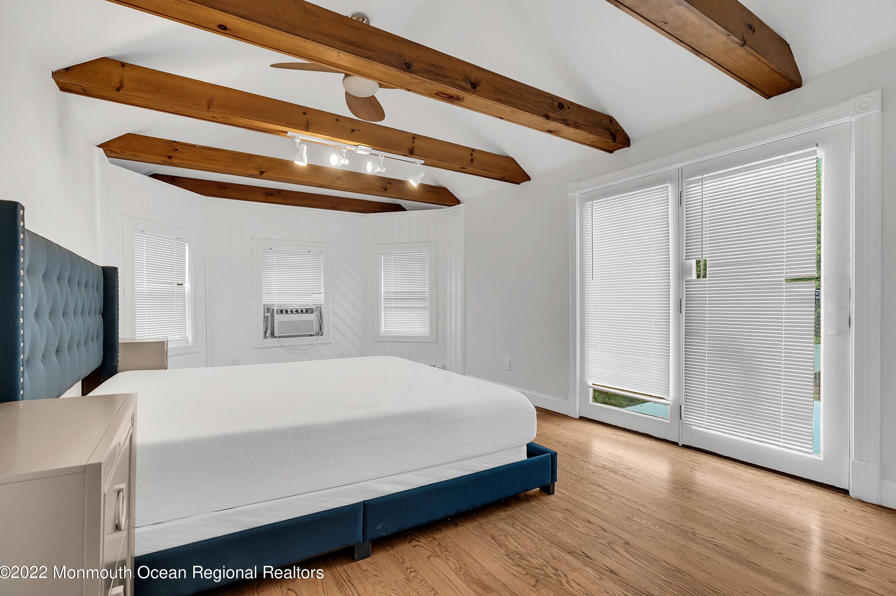 370 Park Ave, Oakhurst NJ  07755-1245 exterior