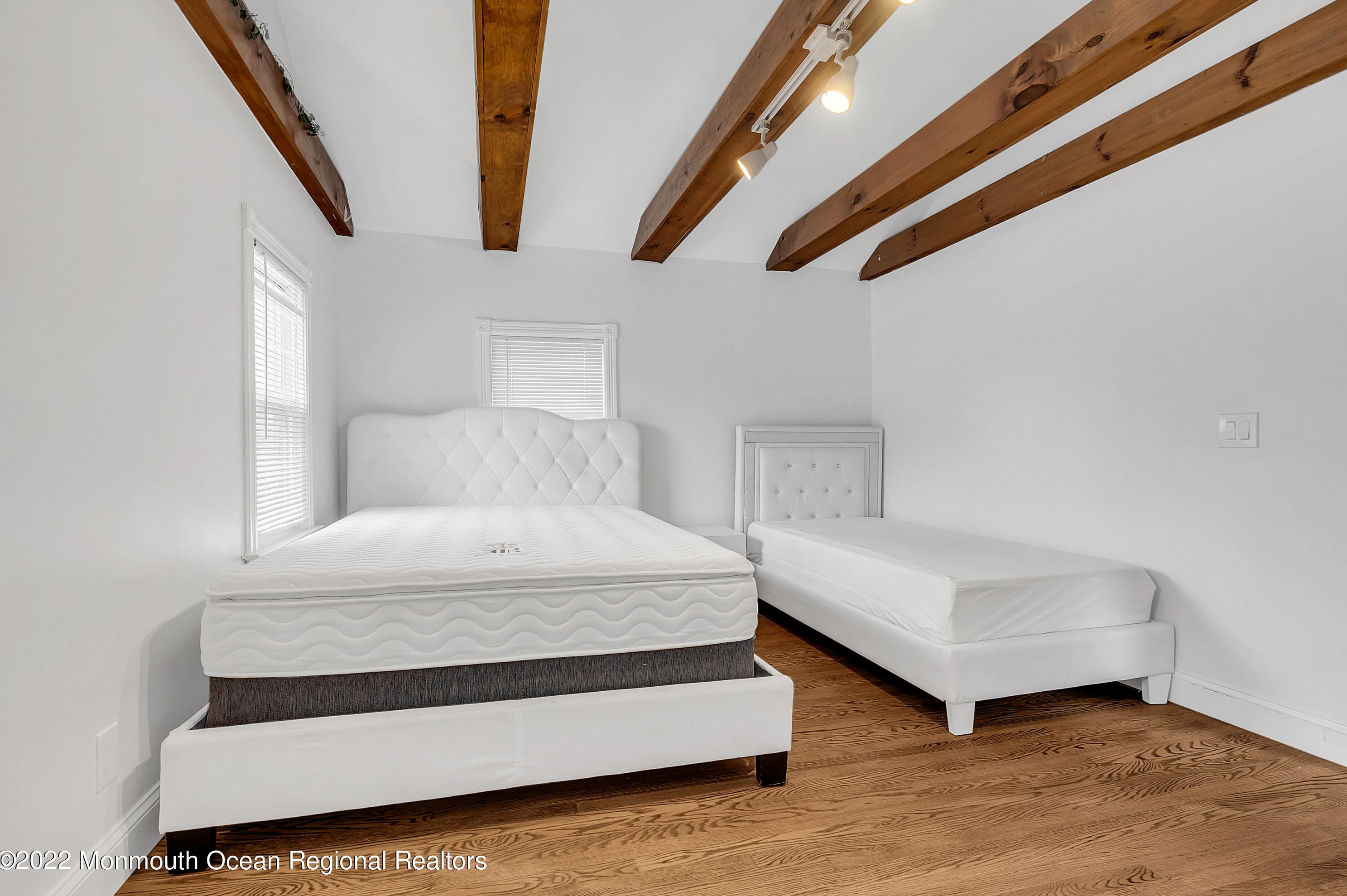 370 Park Ave, Oakhurst NJ  07755-1245 exterior