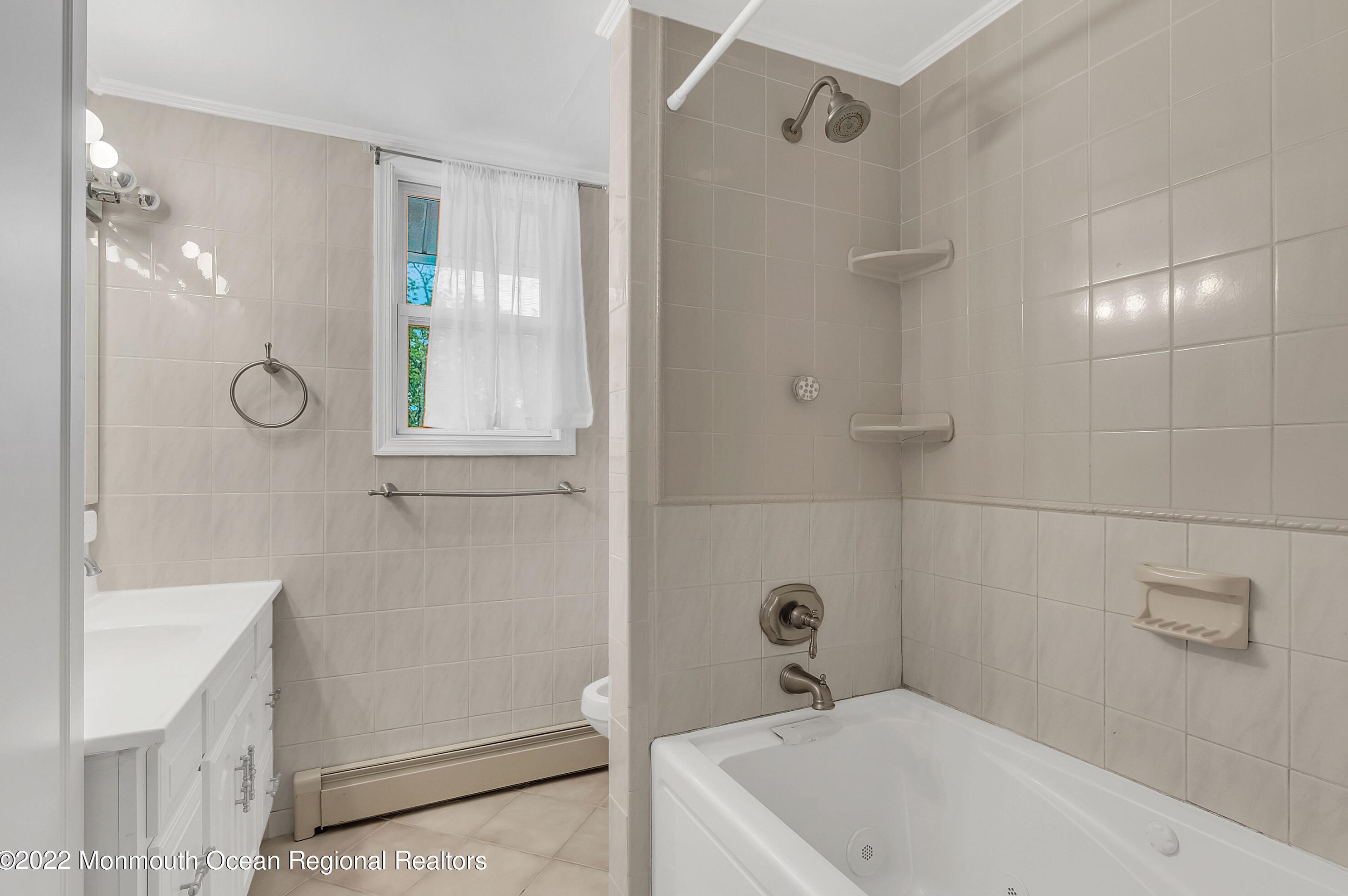 370 Park Ave, Oakhurst NJ  07755-1245 exterior