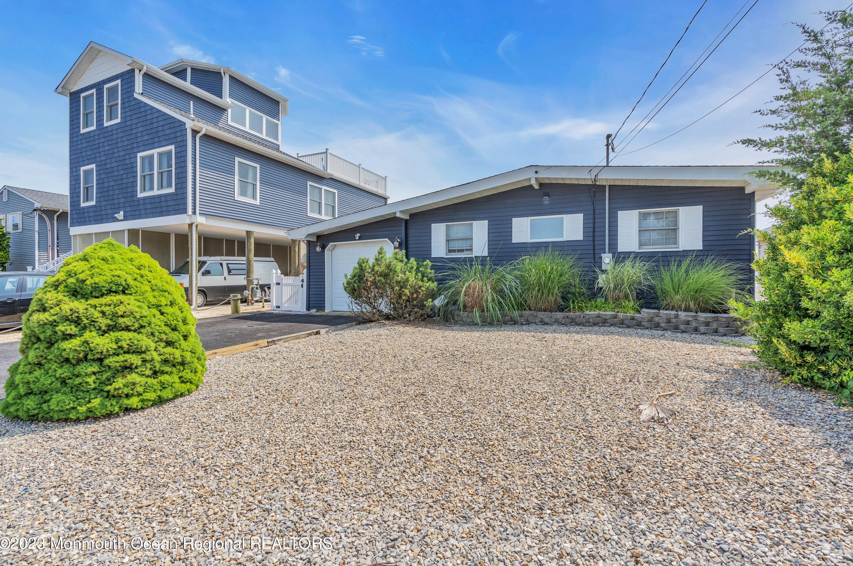 5 Navarra Dr, Bricktown, NJ 08723