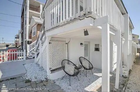 39 Carteret Ave, Pelican Island, NJ 08751