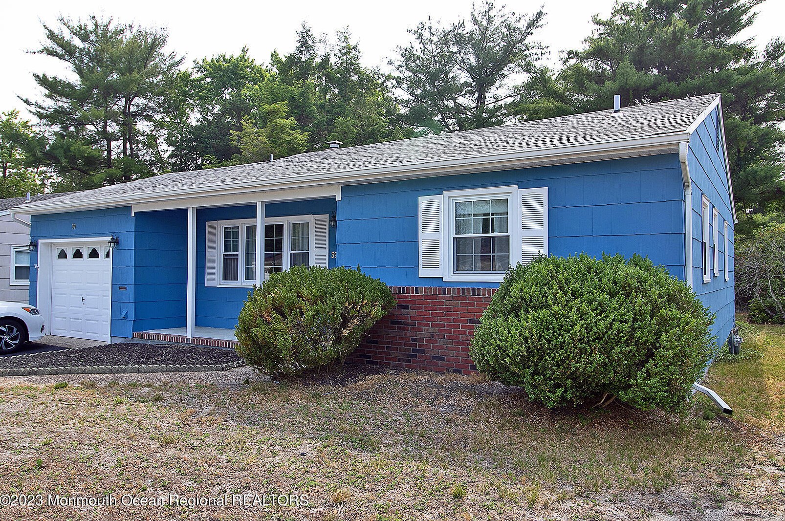 39 Stanford Dr, Toms River, NJ 08757