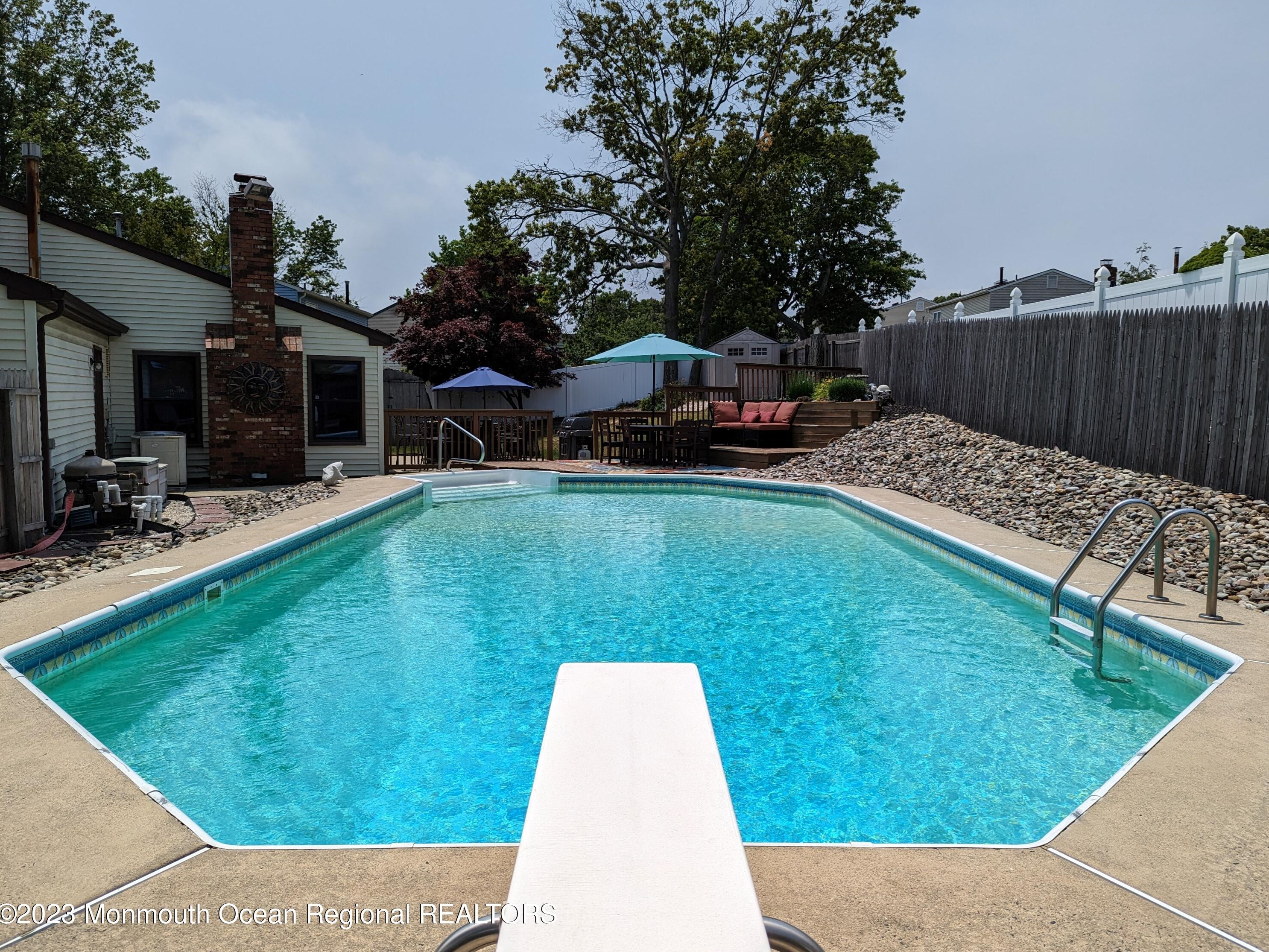 332 Teaberry Ct, Toms River, NJ 08753-3184