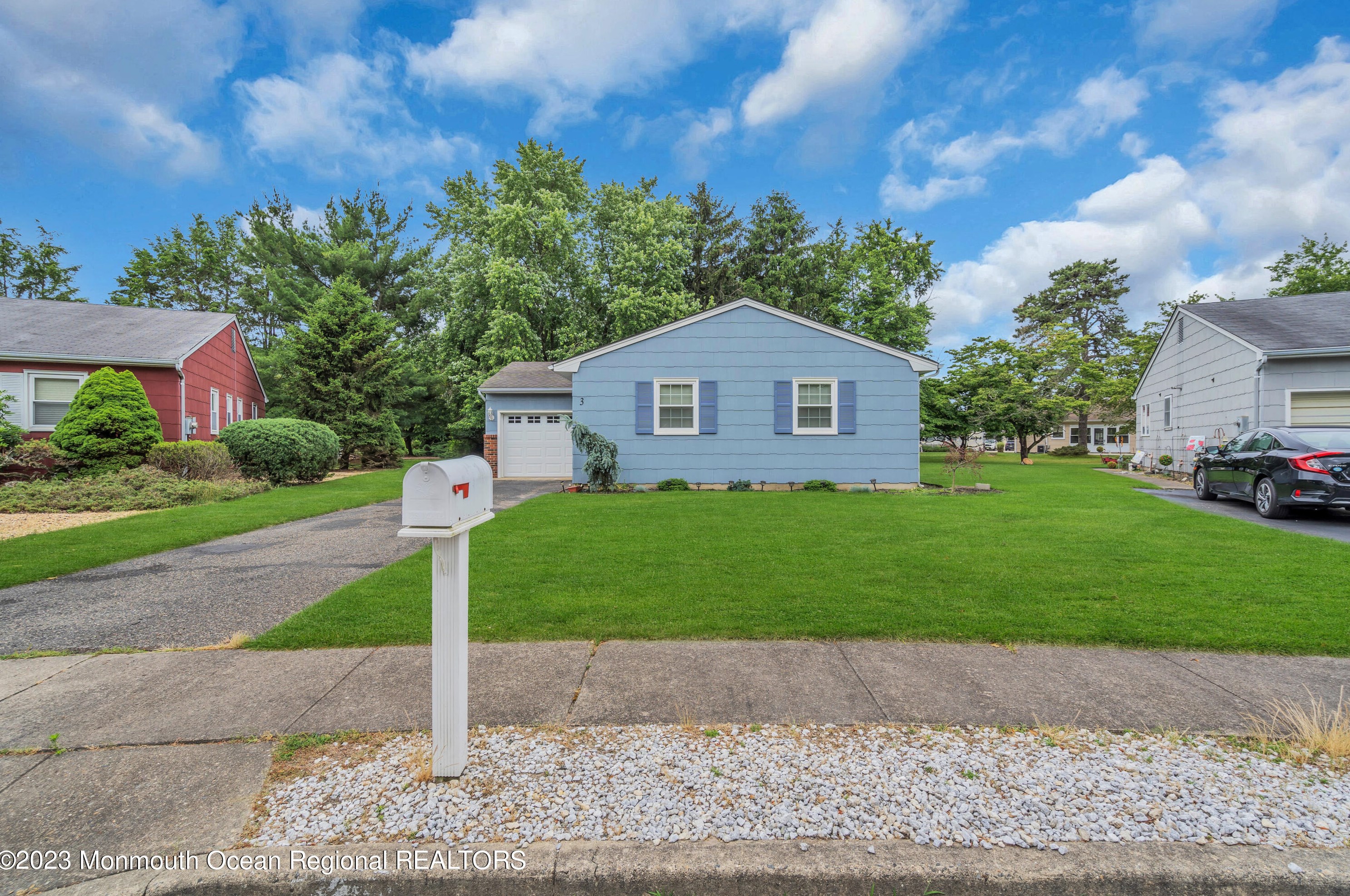 3 Basset Ct, Toms River, NJ 08757-5638