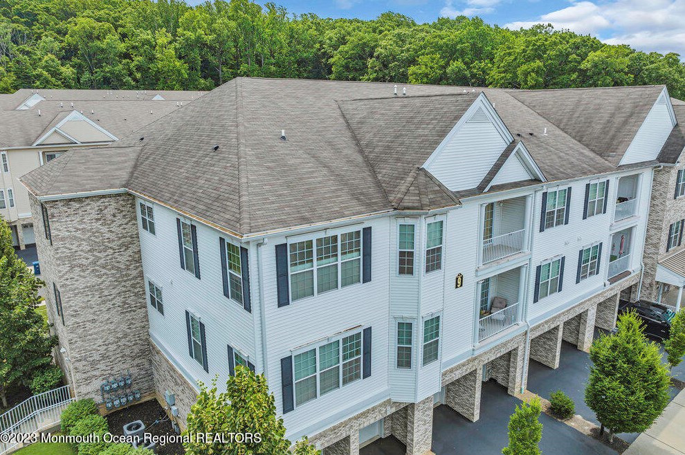 106 Regency Ct, Morganville, NJ 07751