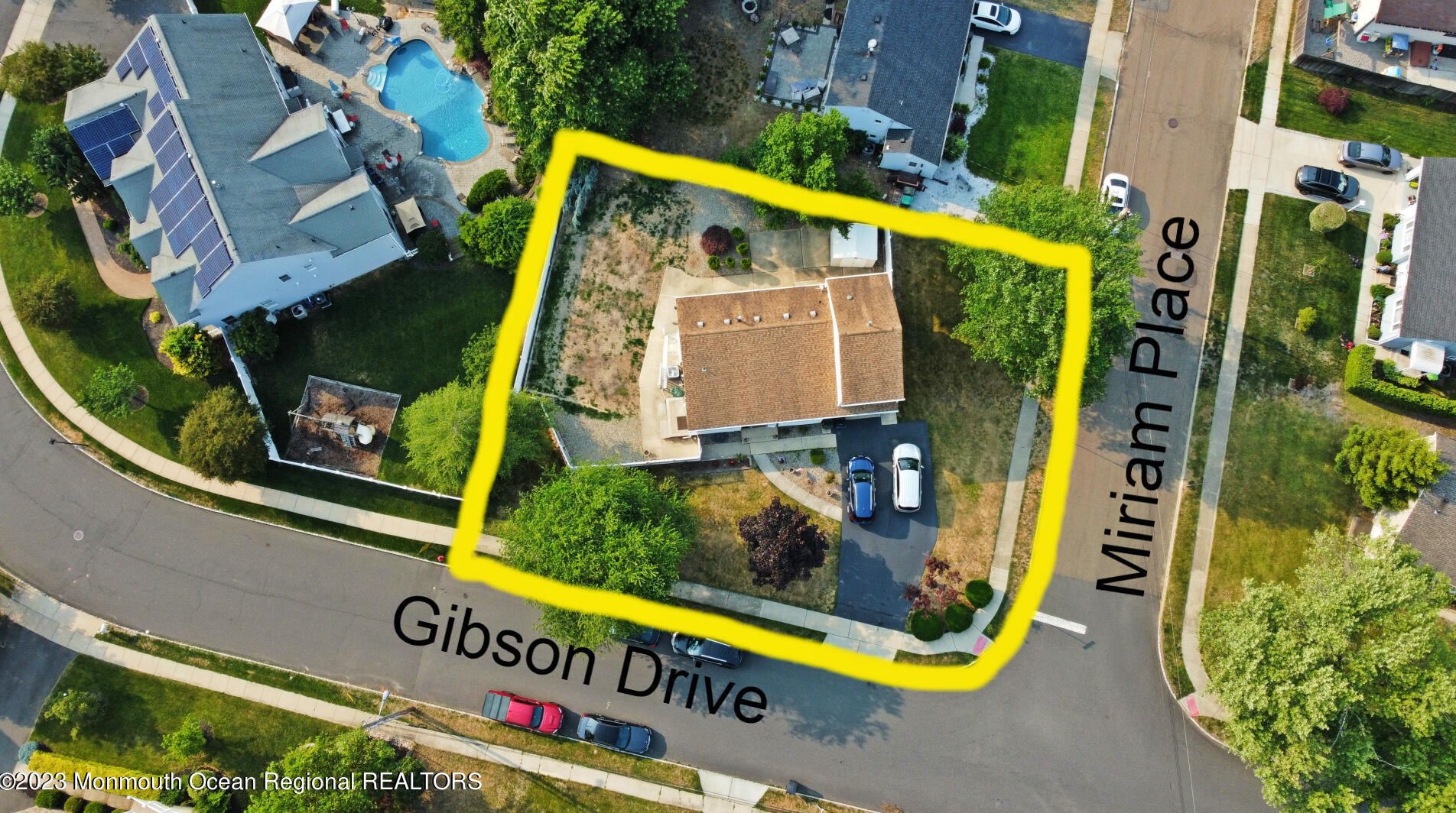 26 Gibson Dr, Hazlet, NJ 07730