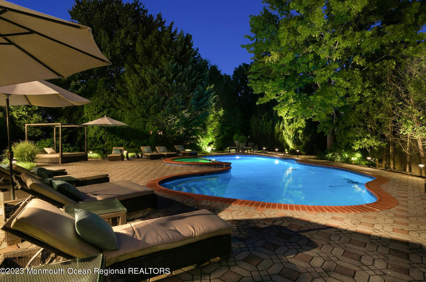 3 Ellis Ct, Monmouth Beach, NJ 07750-1055