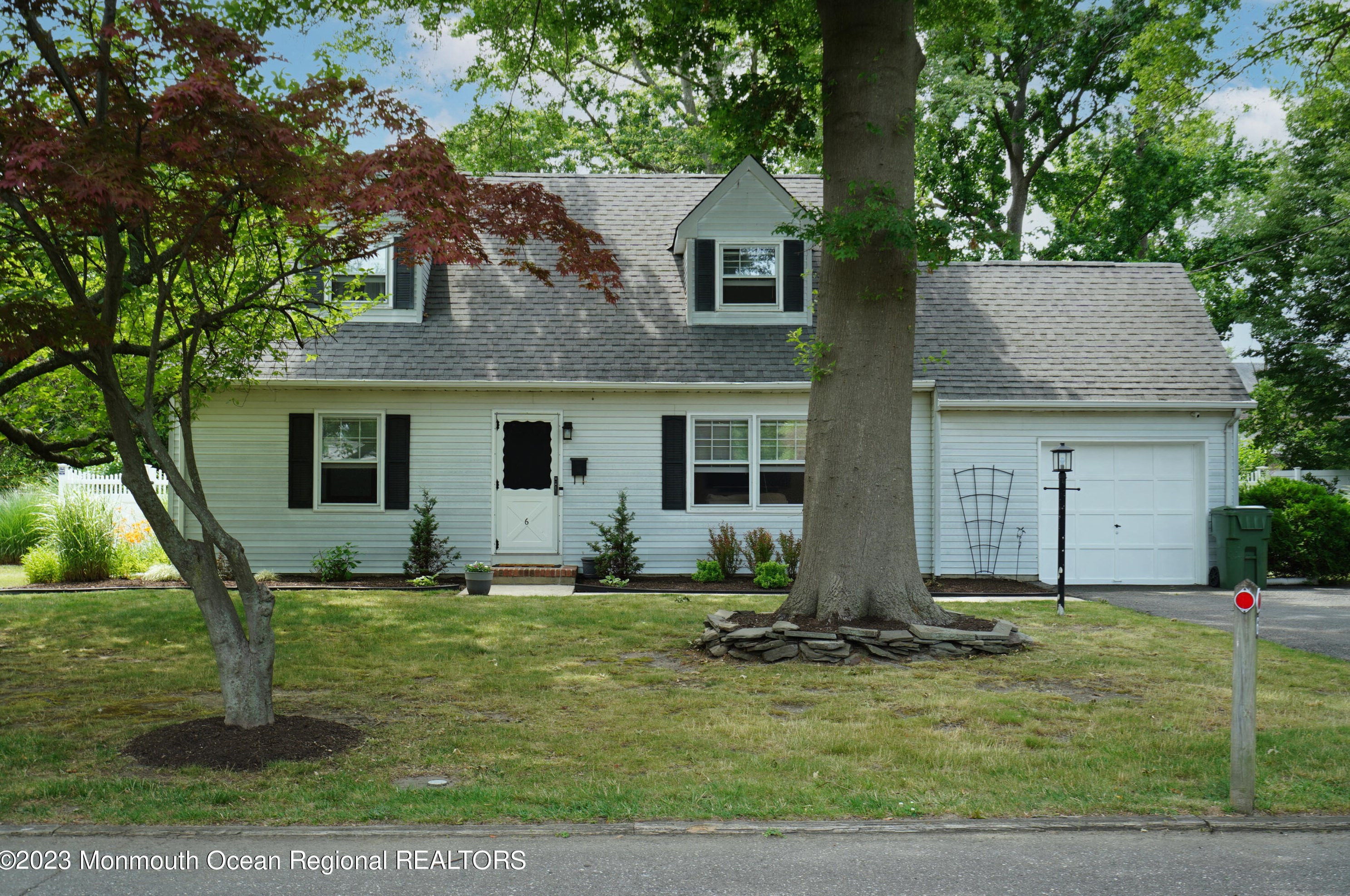 6 Lake Dr, Tinton Falls, NJ 07724