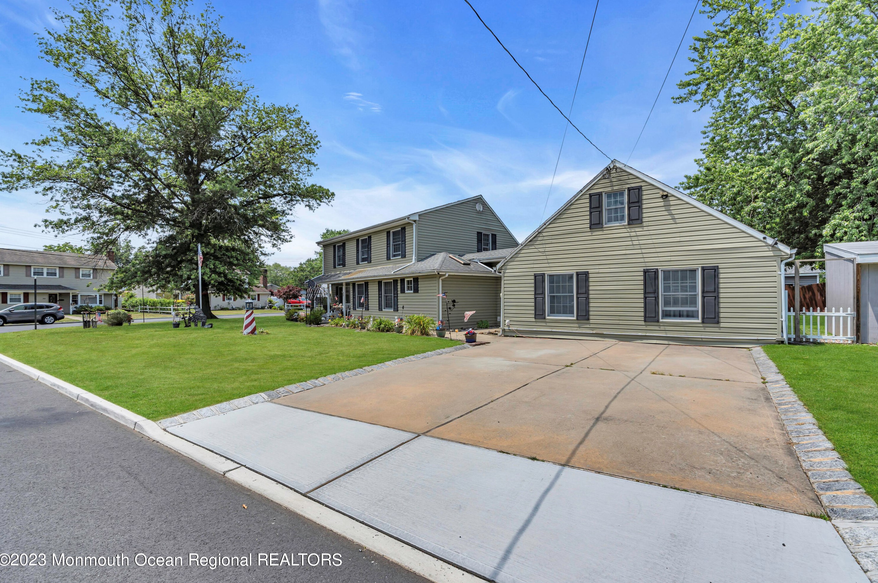 8 Wagon Rd, Hazlet, NJ 07730