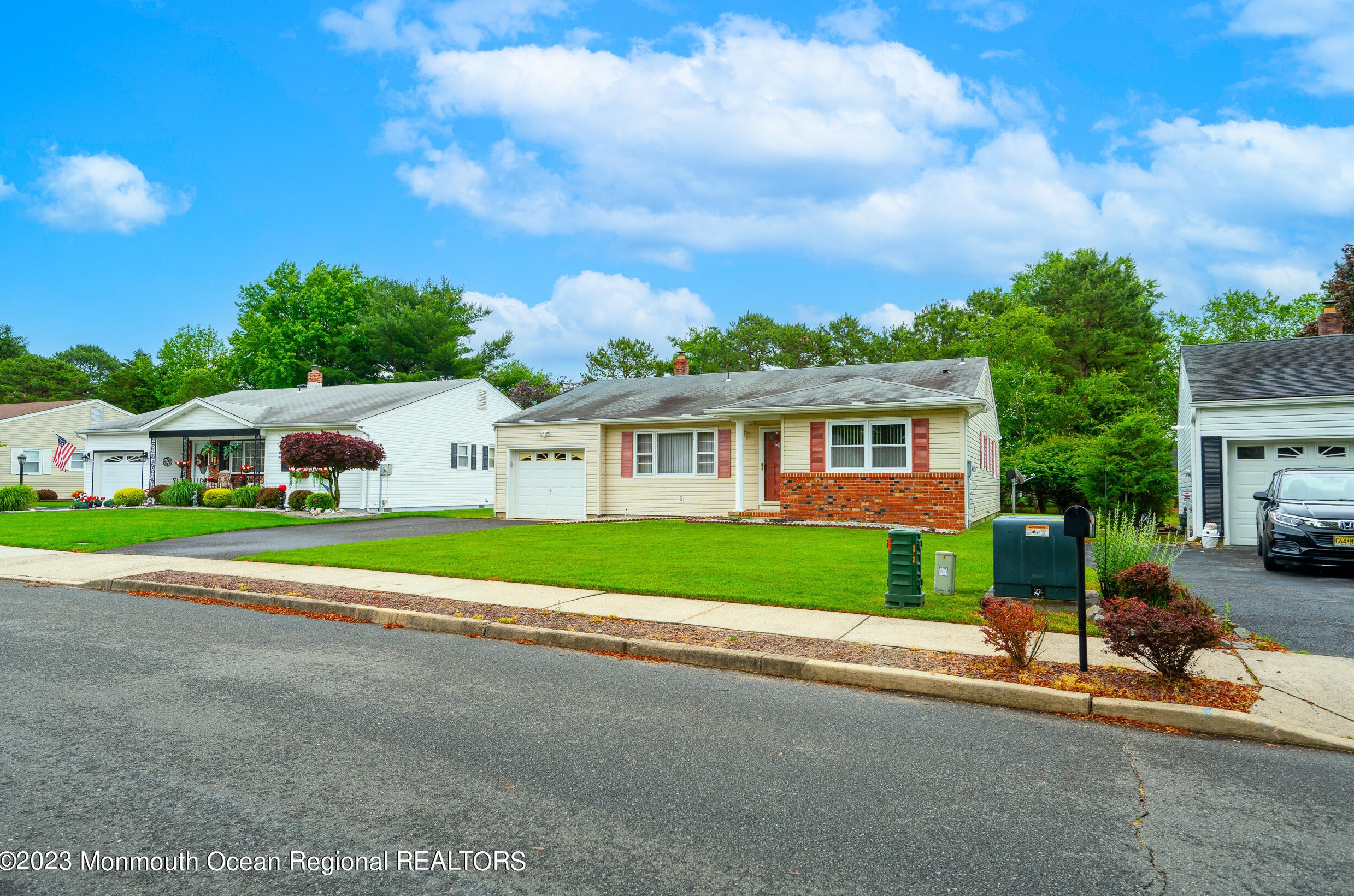 22 Millbrook Dr, Toms River, NJ 08757