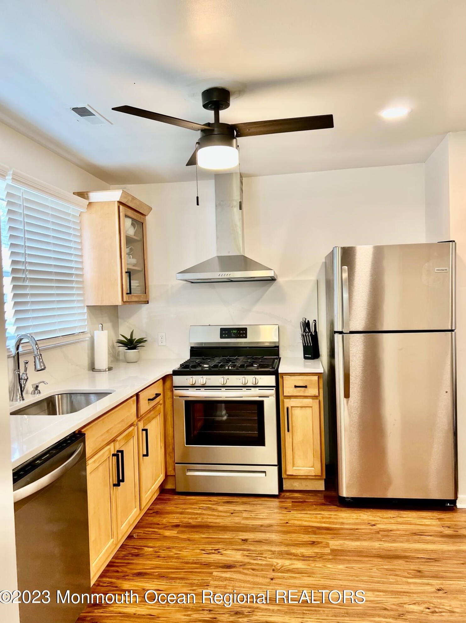 39 Pin Oak Ln, Tuckerton, NJ 08087