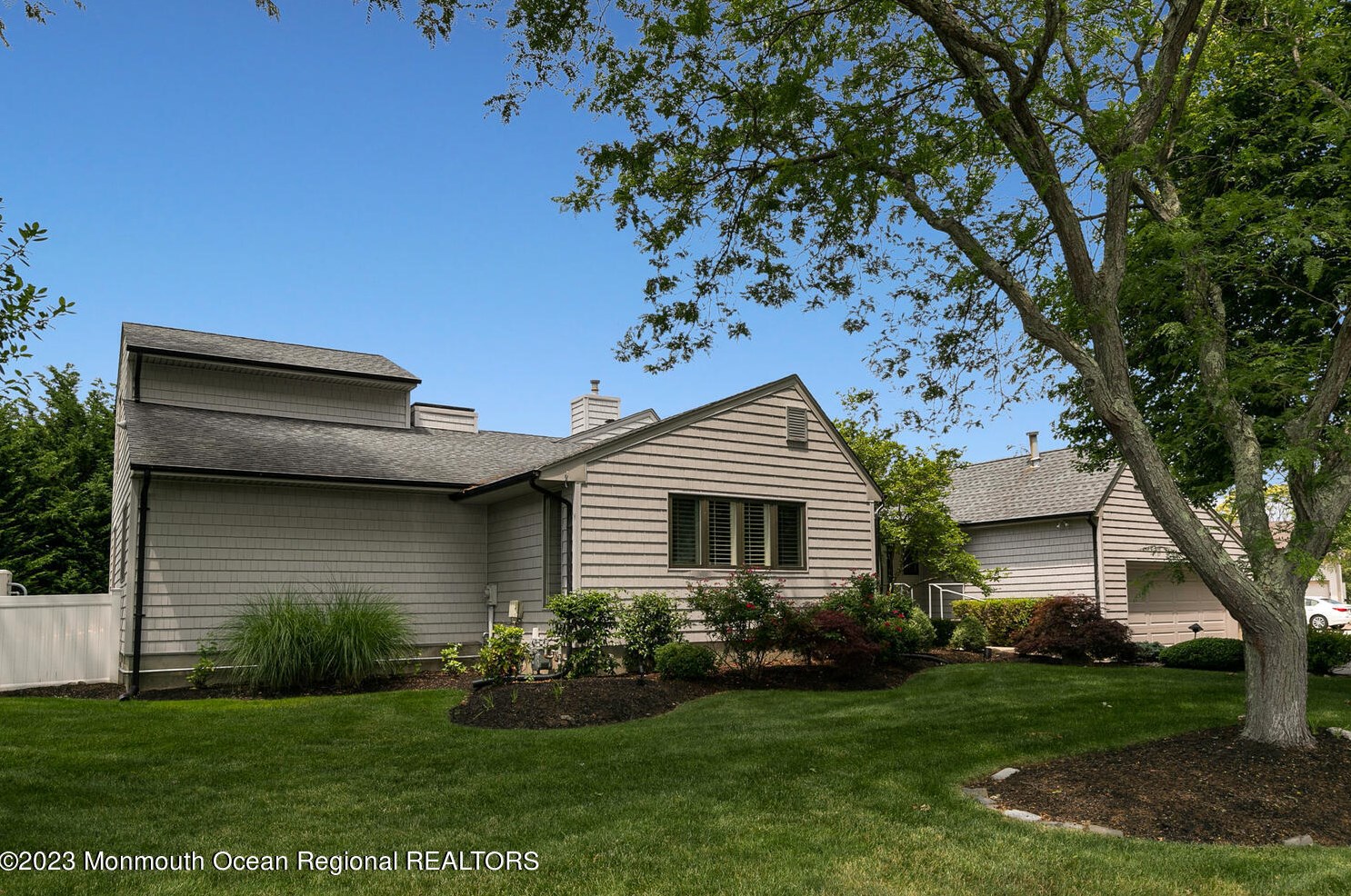 10 Mann Ct, Monmouth Beach, NJ 07750-1053