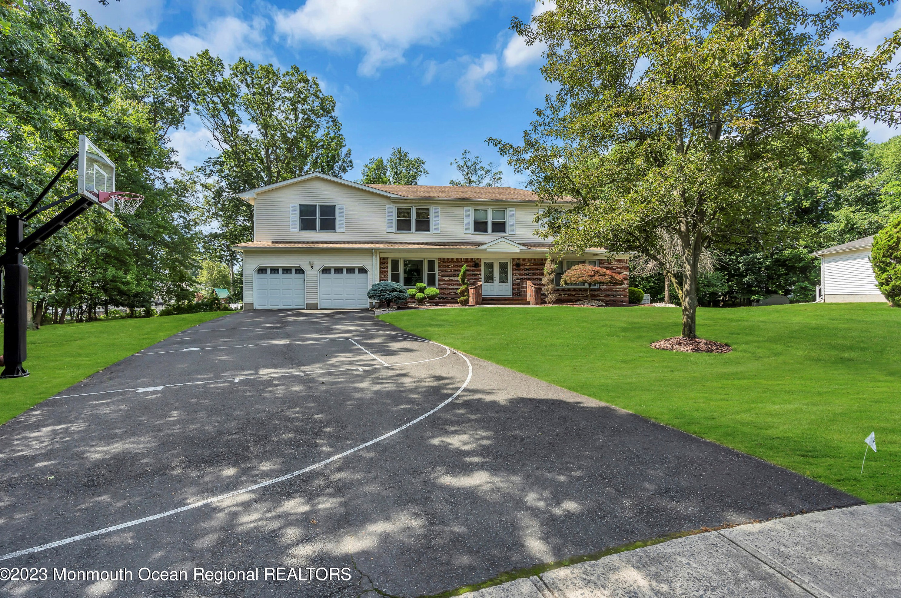 5 Hopi Ct, Millstone Township, NJ 07726-4628