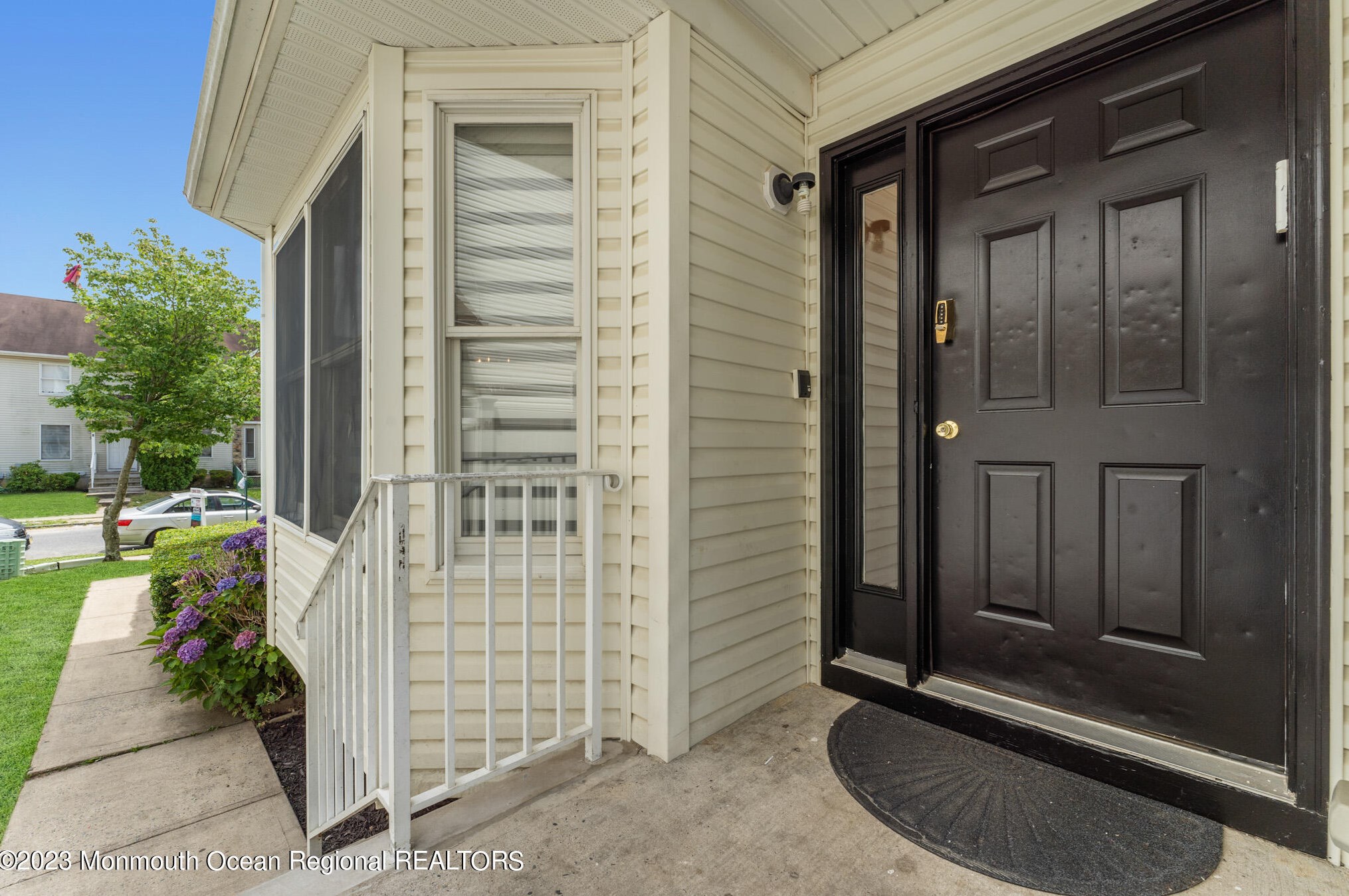 17 N Crest Pl, Lakewood, NJ 08701