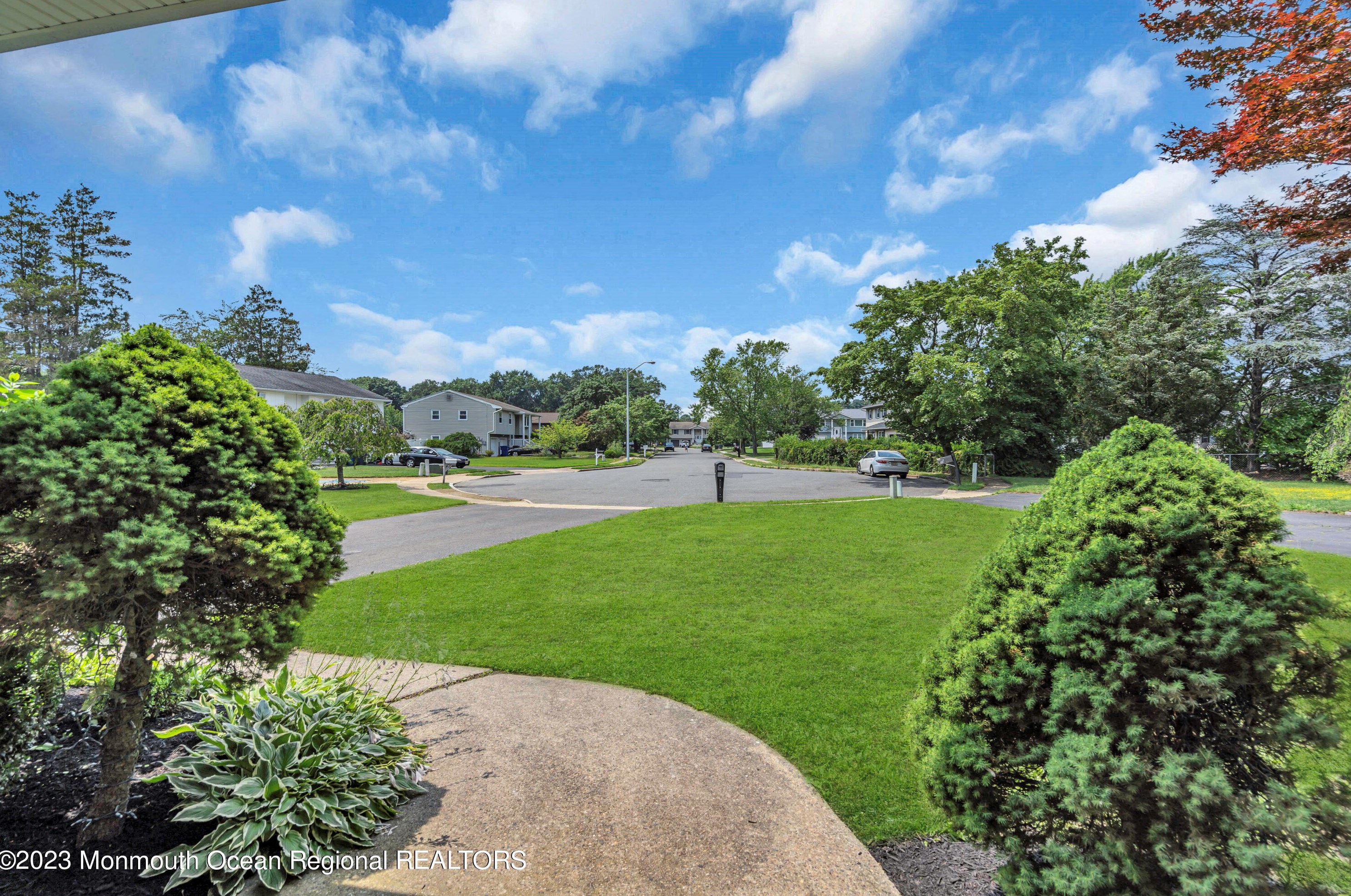 9 Aspen Ct, Toms River, NJ 08753-5206