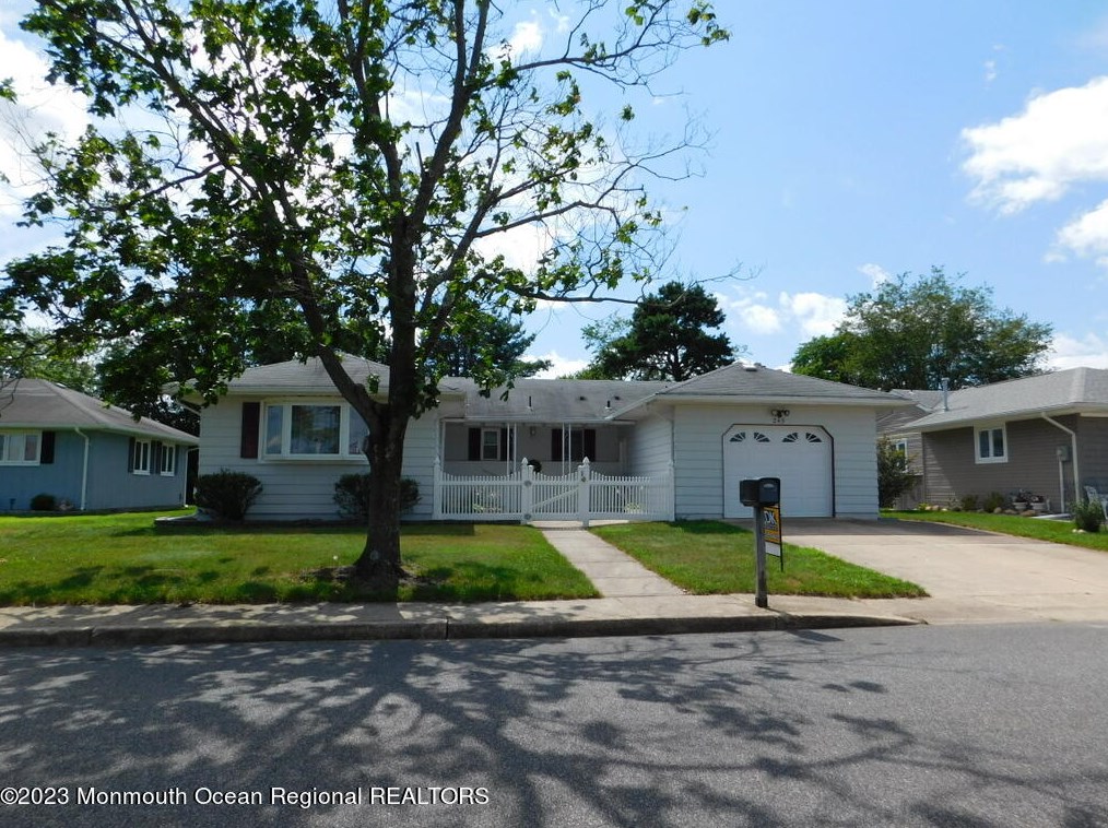 245 Barbados Dr, Toms River, NJ 08757-3903