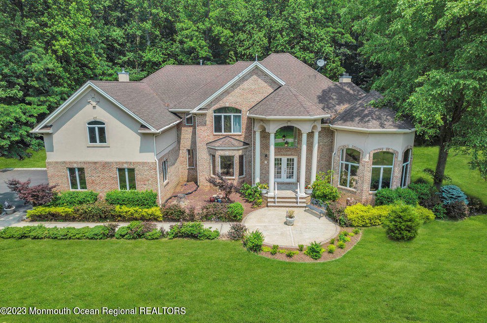 5 Kaiser Ct, Morganville, NJ 07751