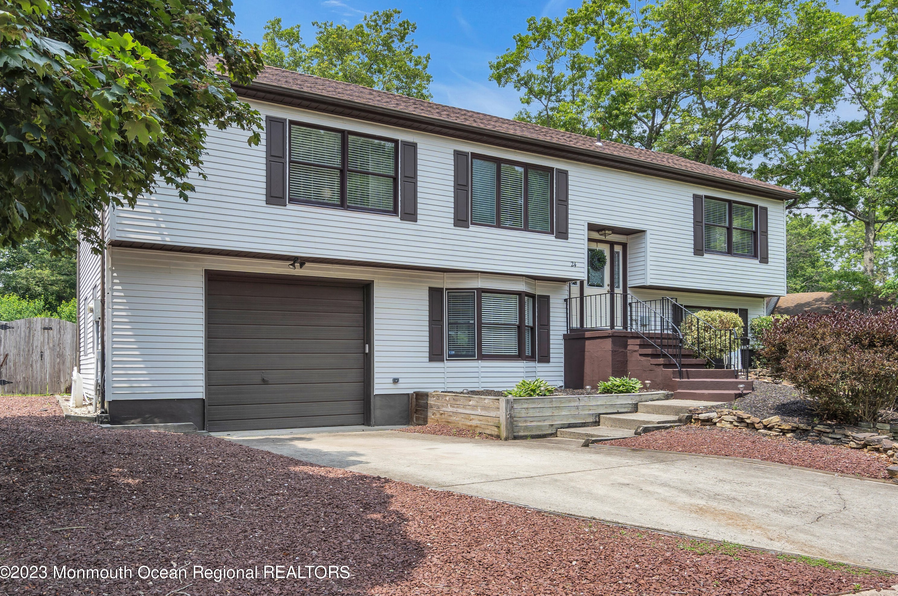 24 Chestnut Way Cir, Barnegat Township, NJ 08005-2060