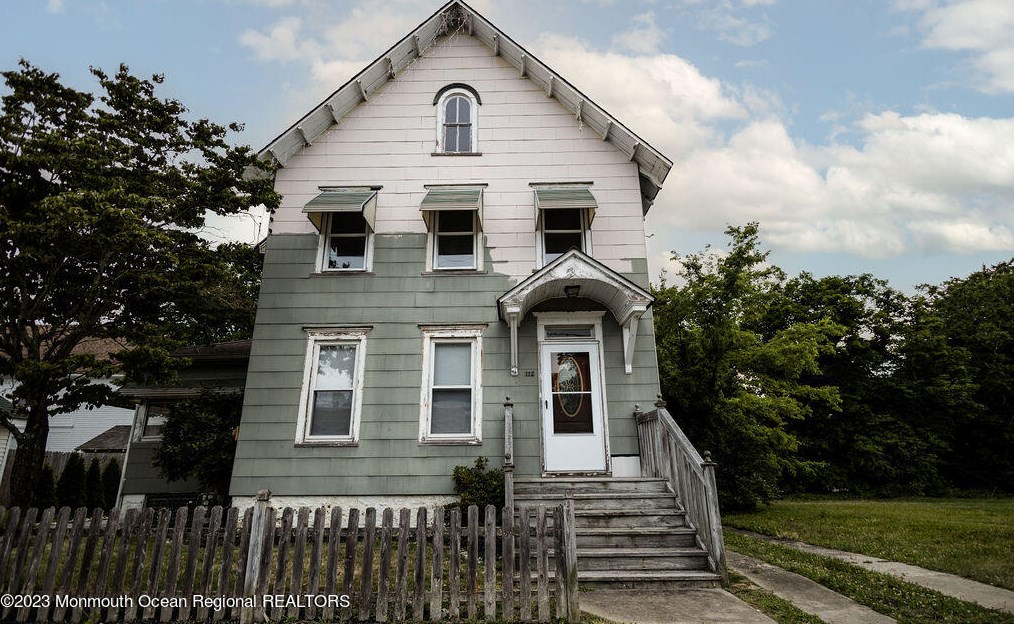 112 Wood St, Tuckerton, NJ 08087-2651