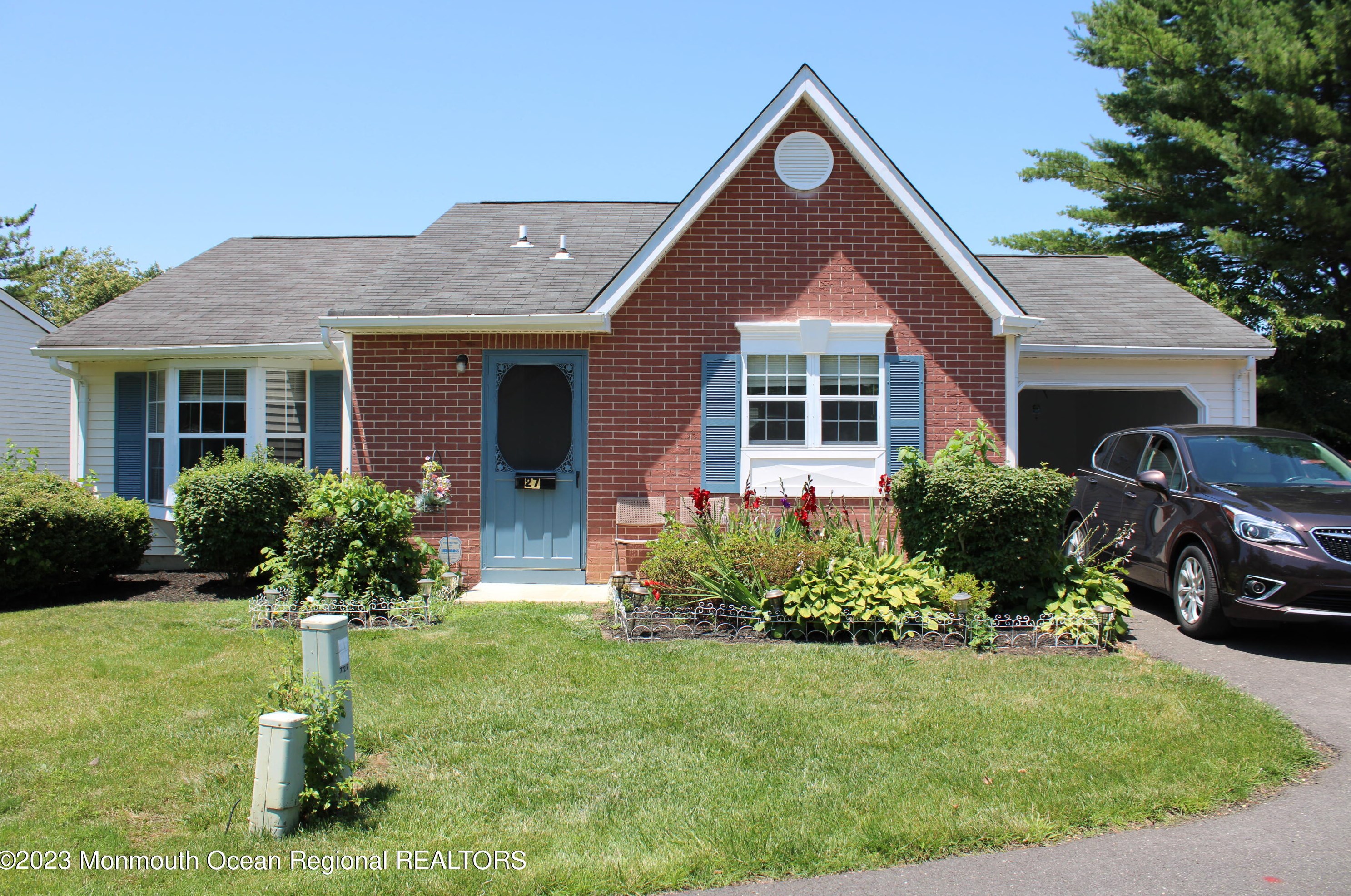 27 Linton Close, East Freehold, NJ 07728