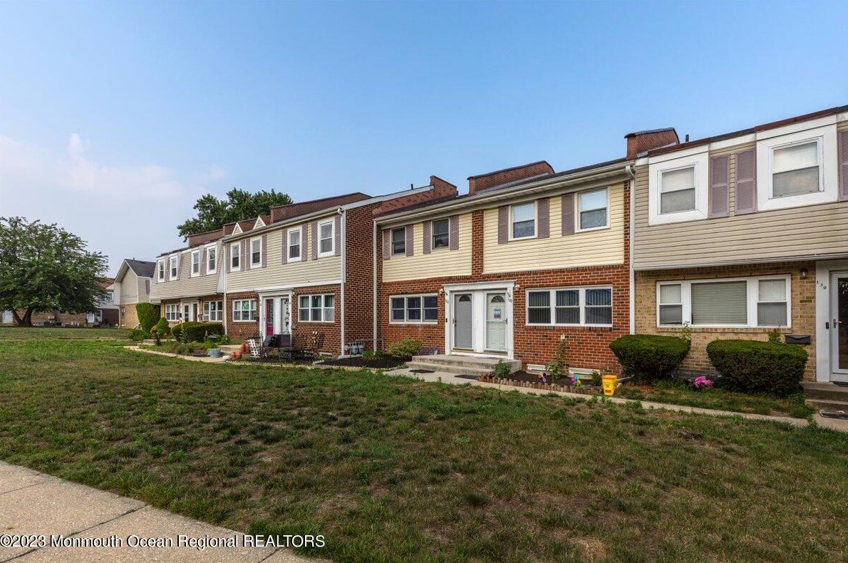 126 Primrose Ln, Bricktown, NJ 08724