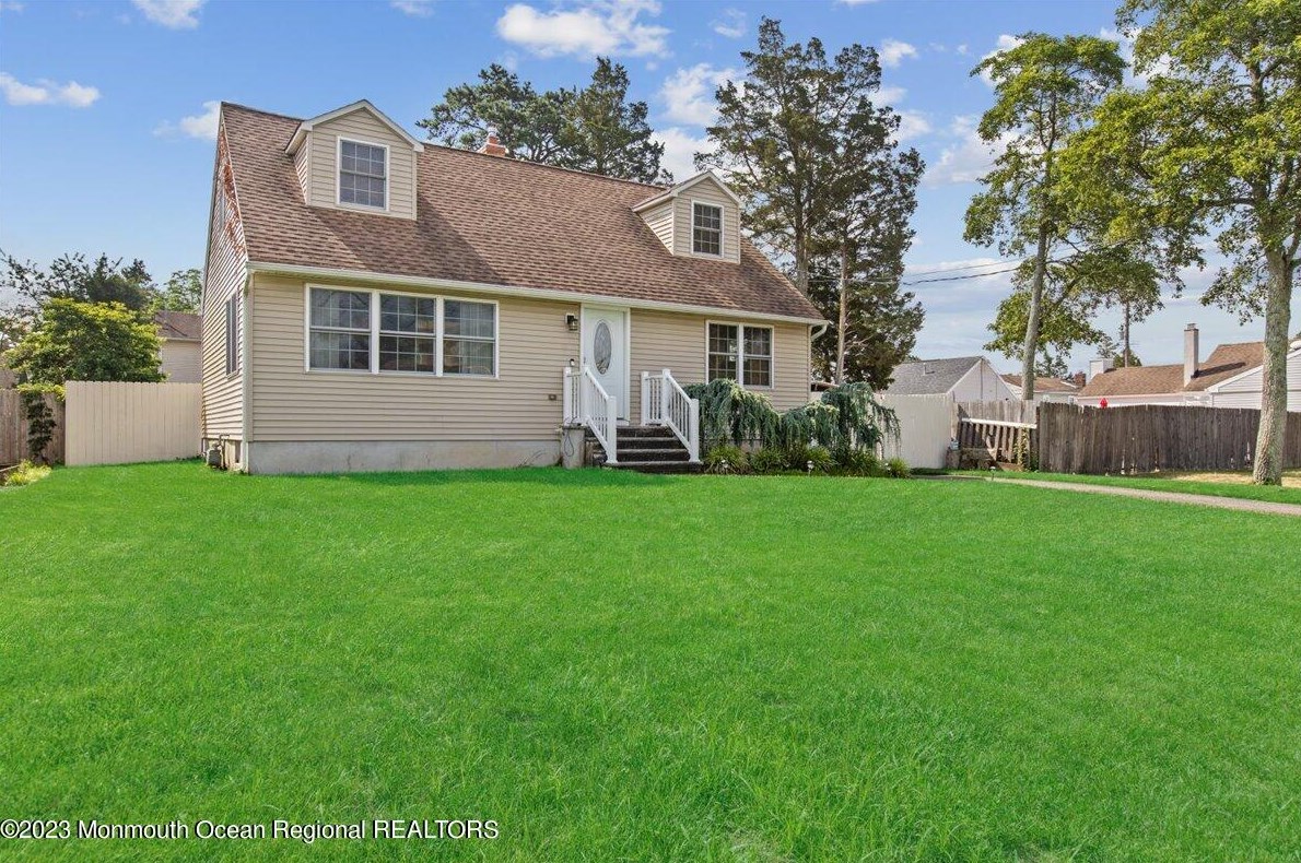 27 Heather Rd, Toms River, NJ 08753-2614