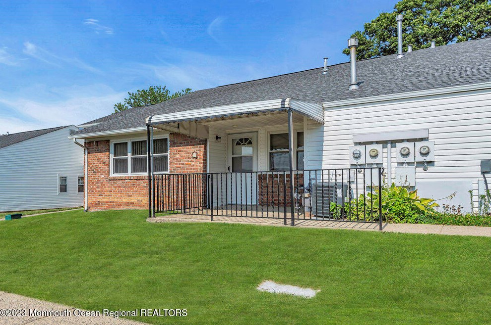 9 Galewood Dr, Matawan, NJ 07747-3605