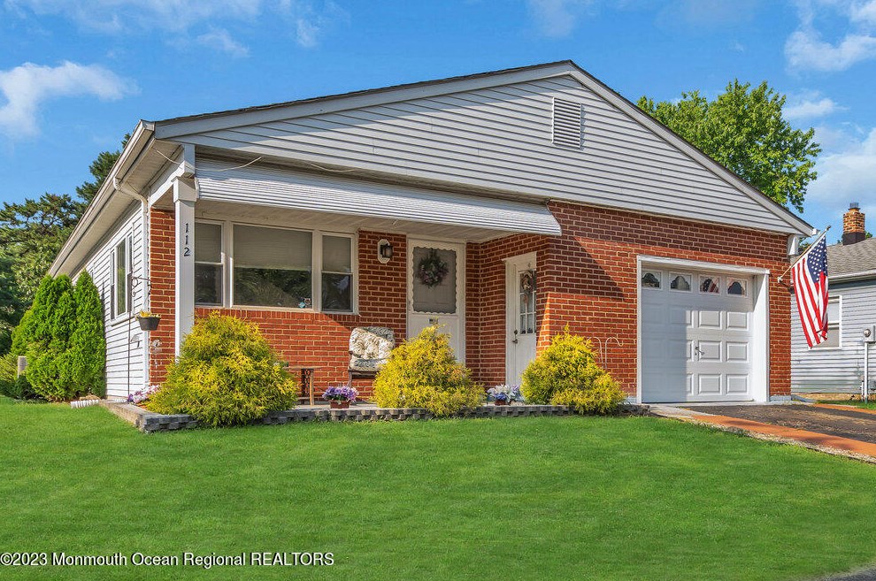 112 Santiago Dr, Toms River, NJ 08757-6161