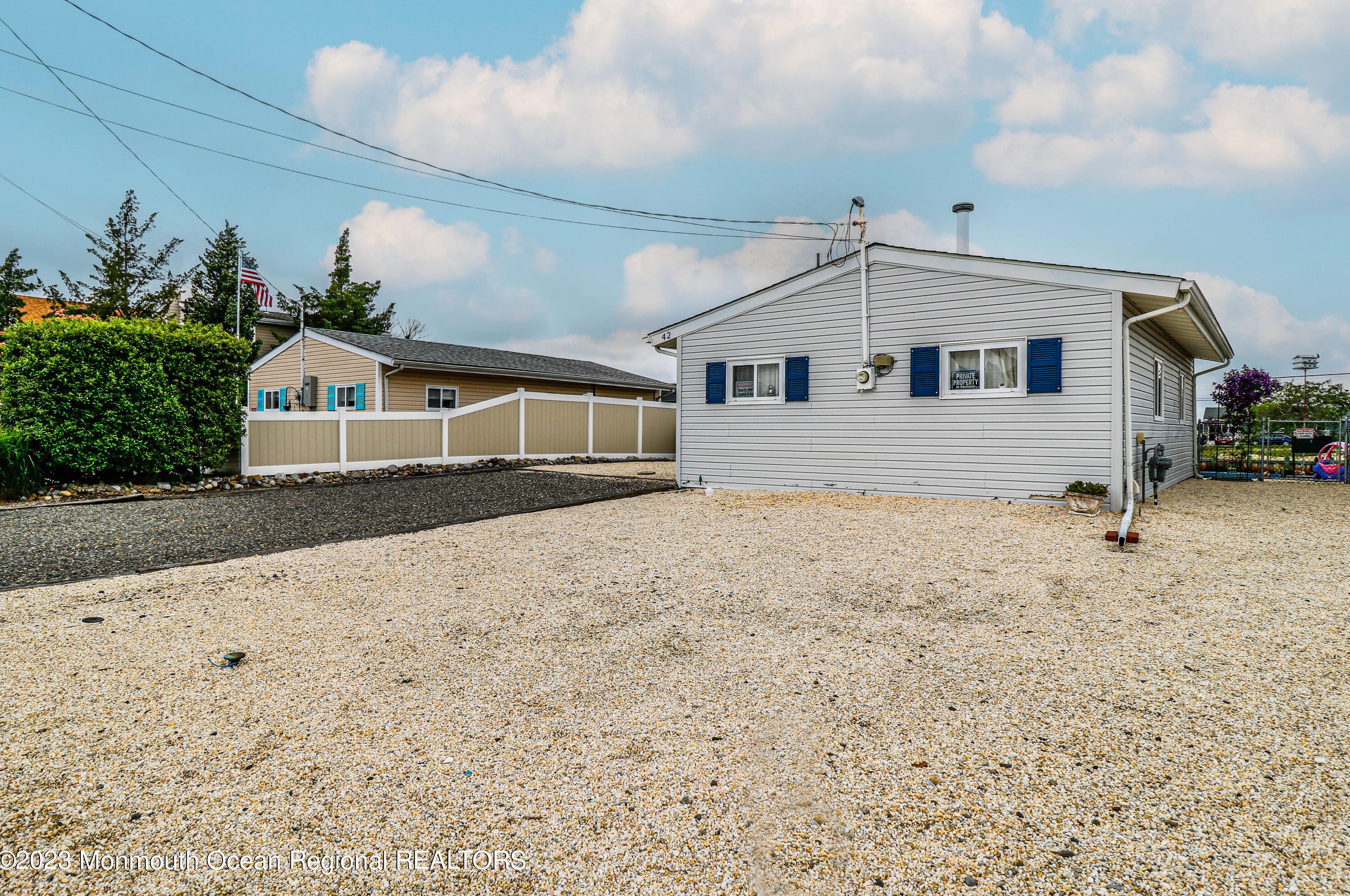 42 W Mohawk Dr, Tuckerton, NJ 08087