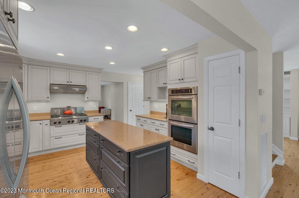 660 Clifton Ave, Toms River, NJ 08753-5517