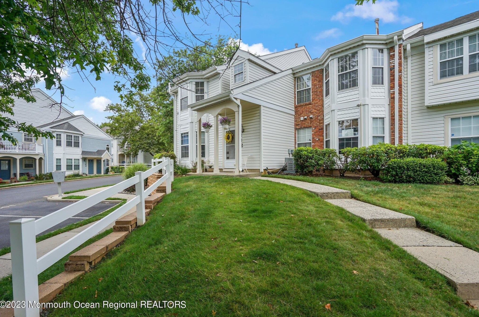 112 Hyacinth Ln, East Freehold, NJ 07728-4112