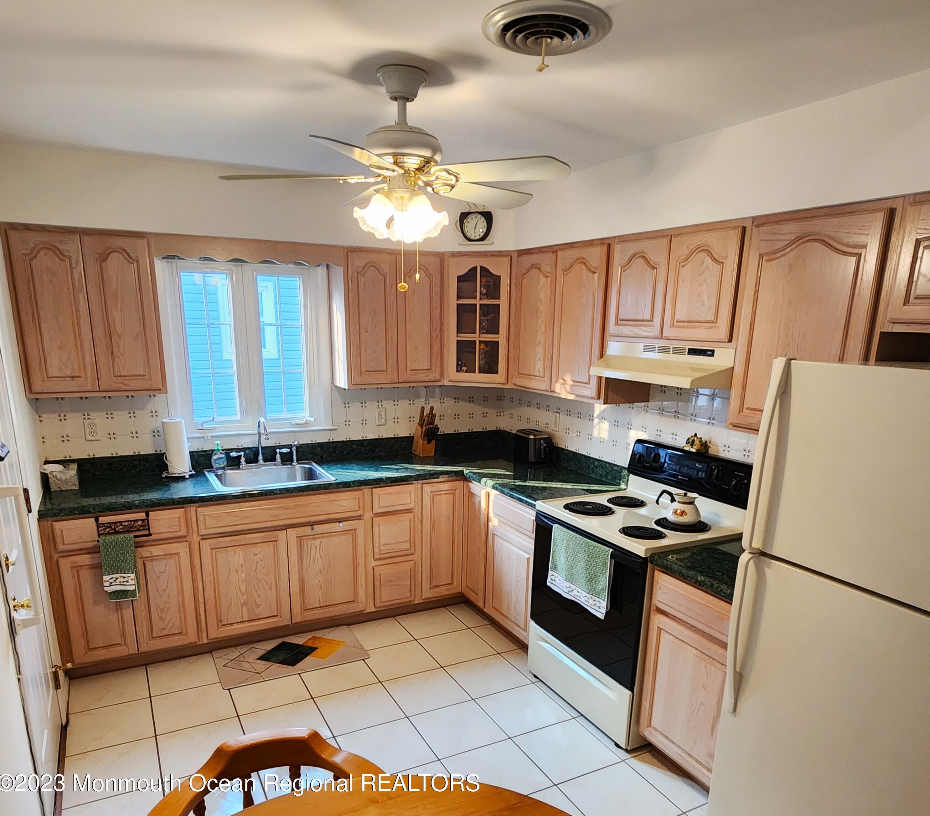 102 Norfolk Ct, Toms River, NJ 08757-5614