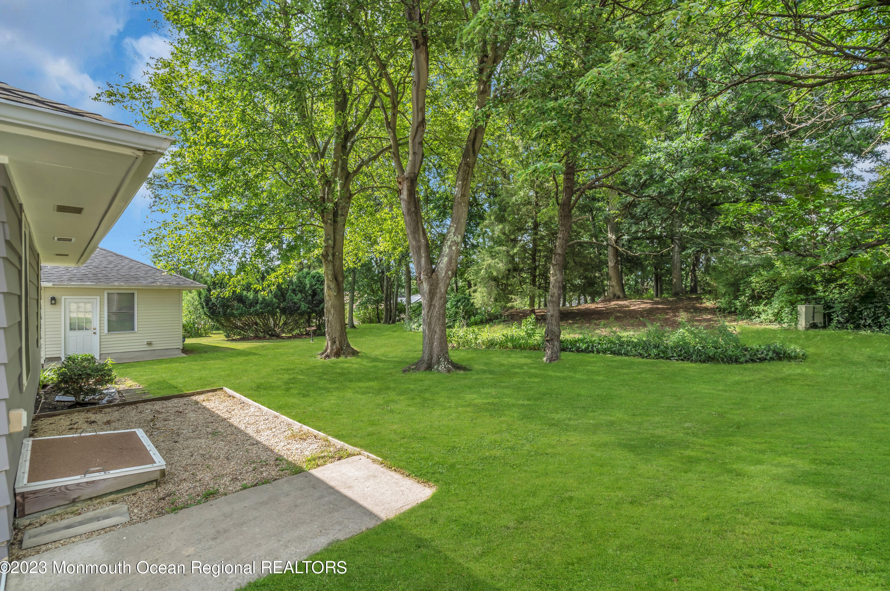 1761 Mt Idenburg Ln, Toms River NJ 08753-1421 exterior