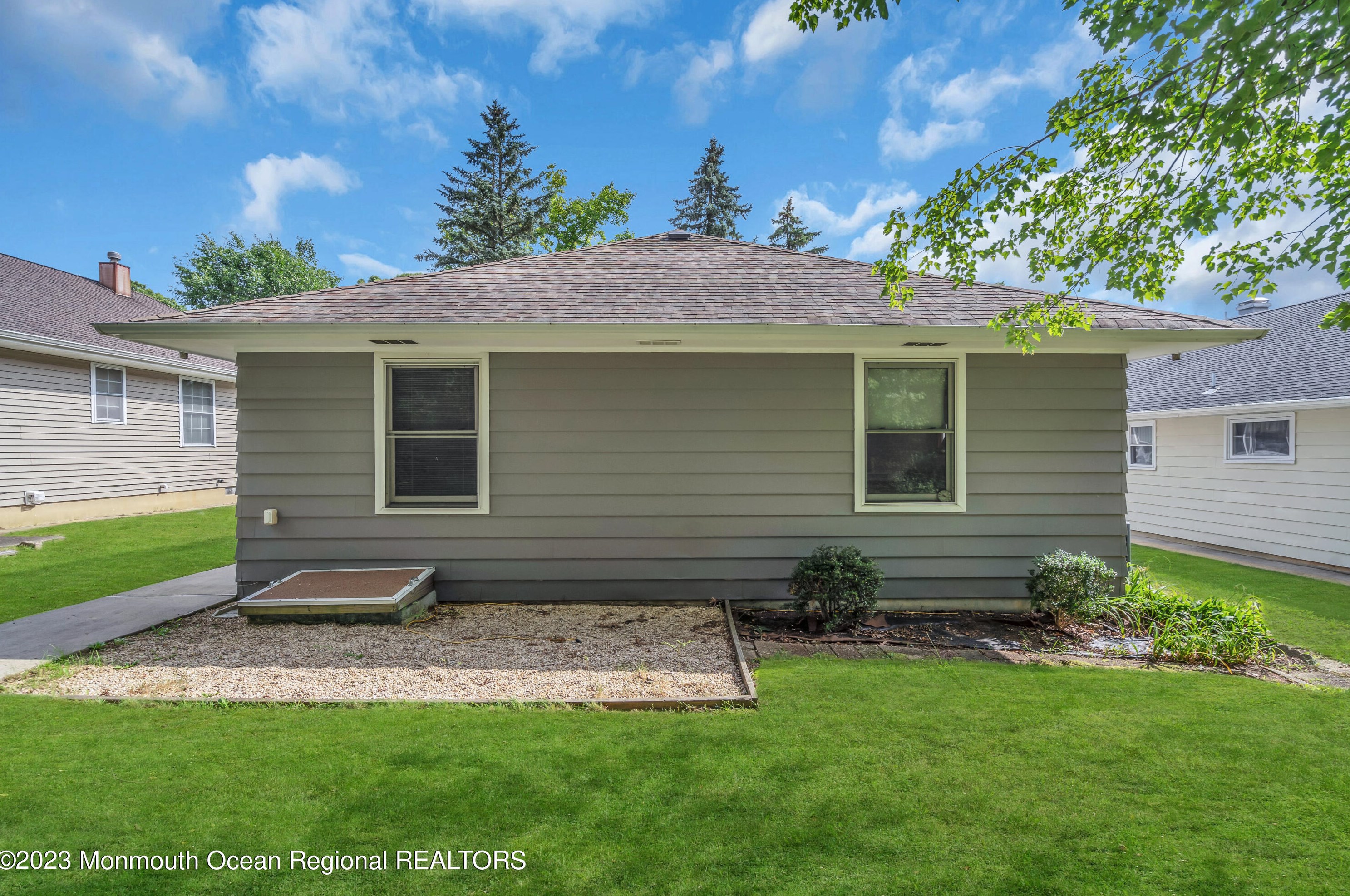 1761 Mt Idenburg Ln, Toms River NJ 08753-1421 exterior