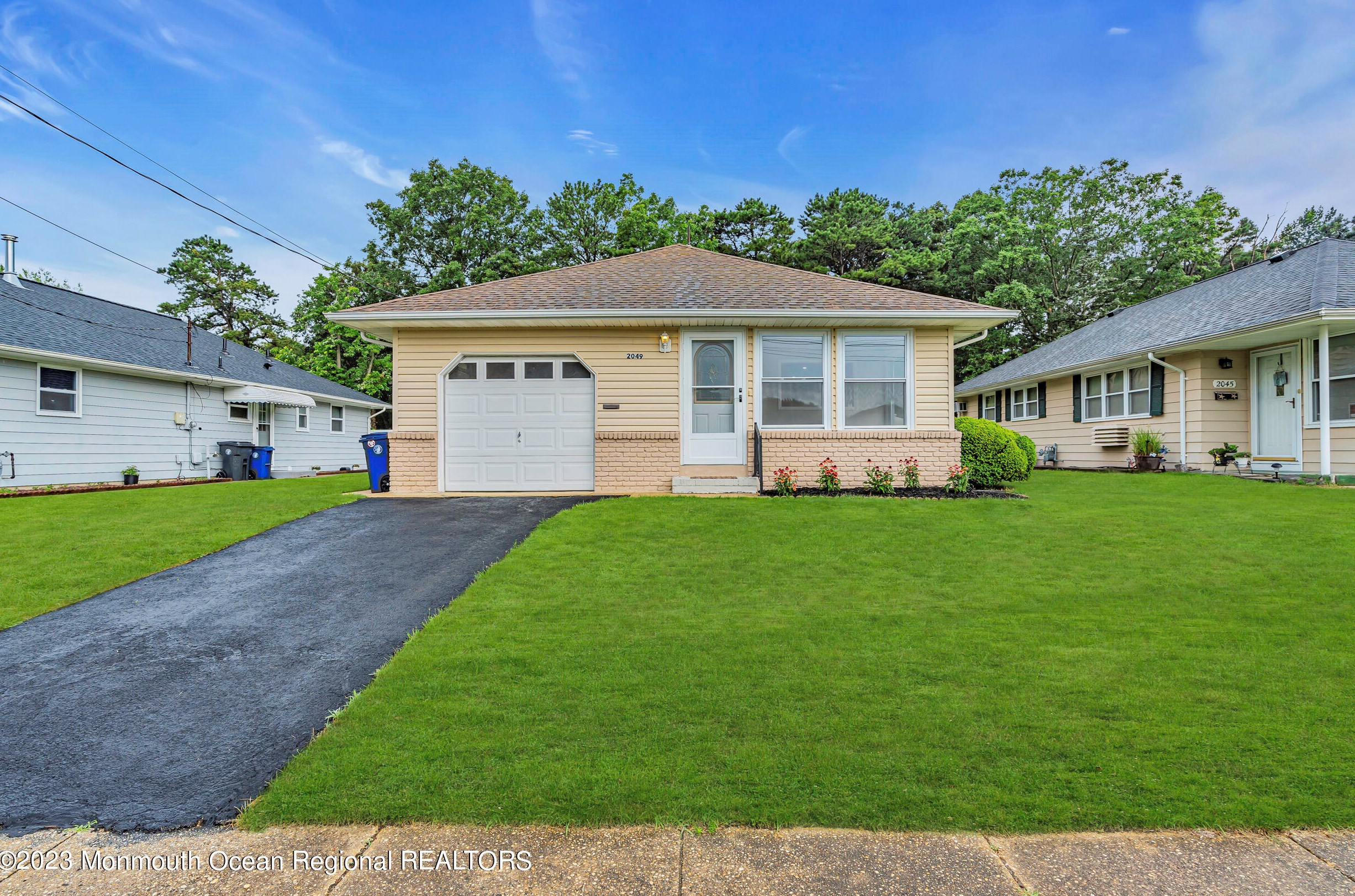 2049 Hovsons Blvd, Toms River NJ  08753-1602 exterior