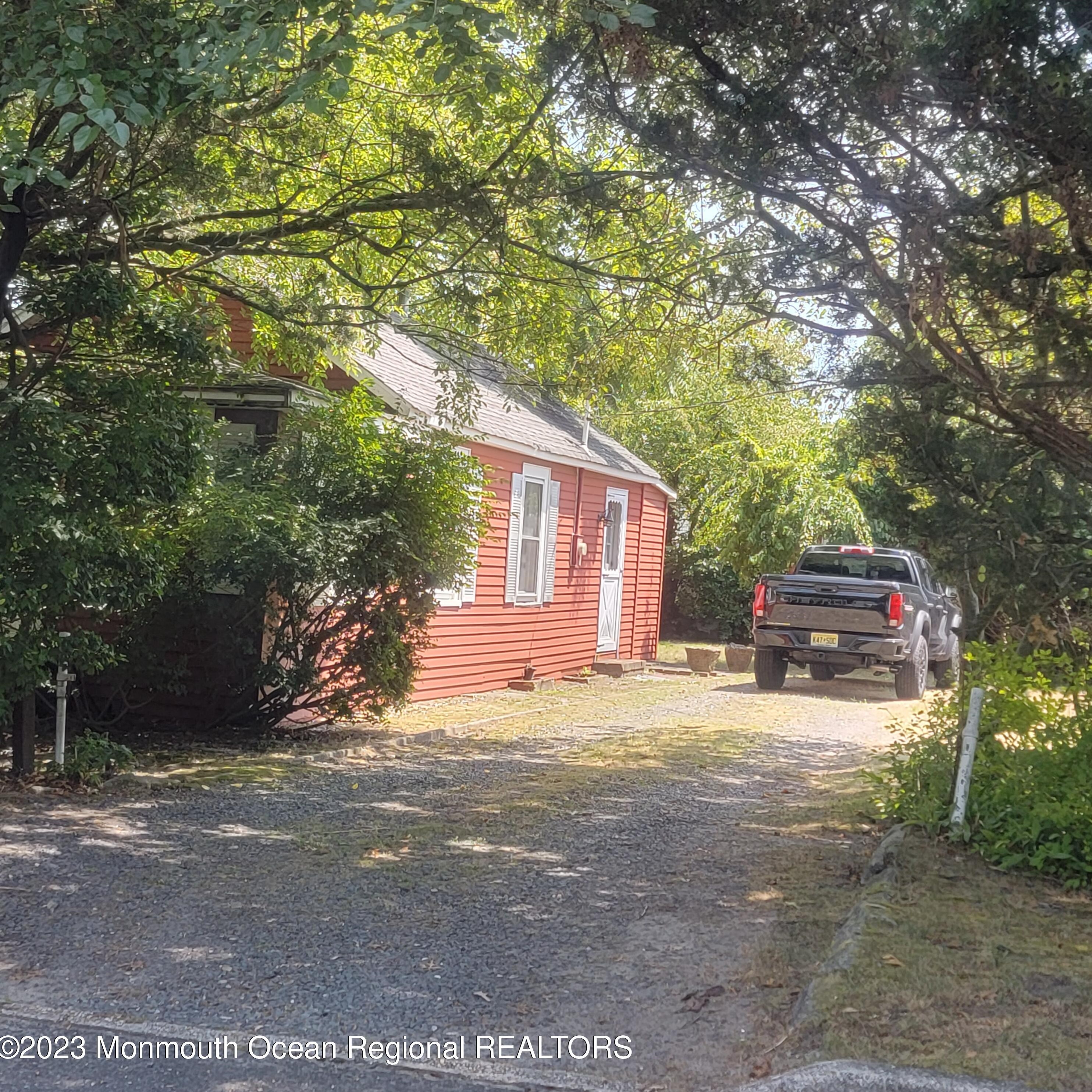 2011 Westfield St, Oakhurst, NJ 07755-2736