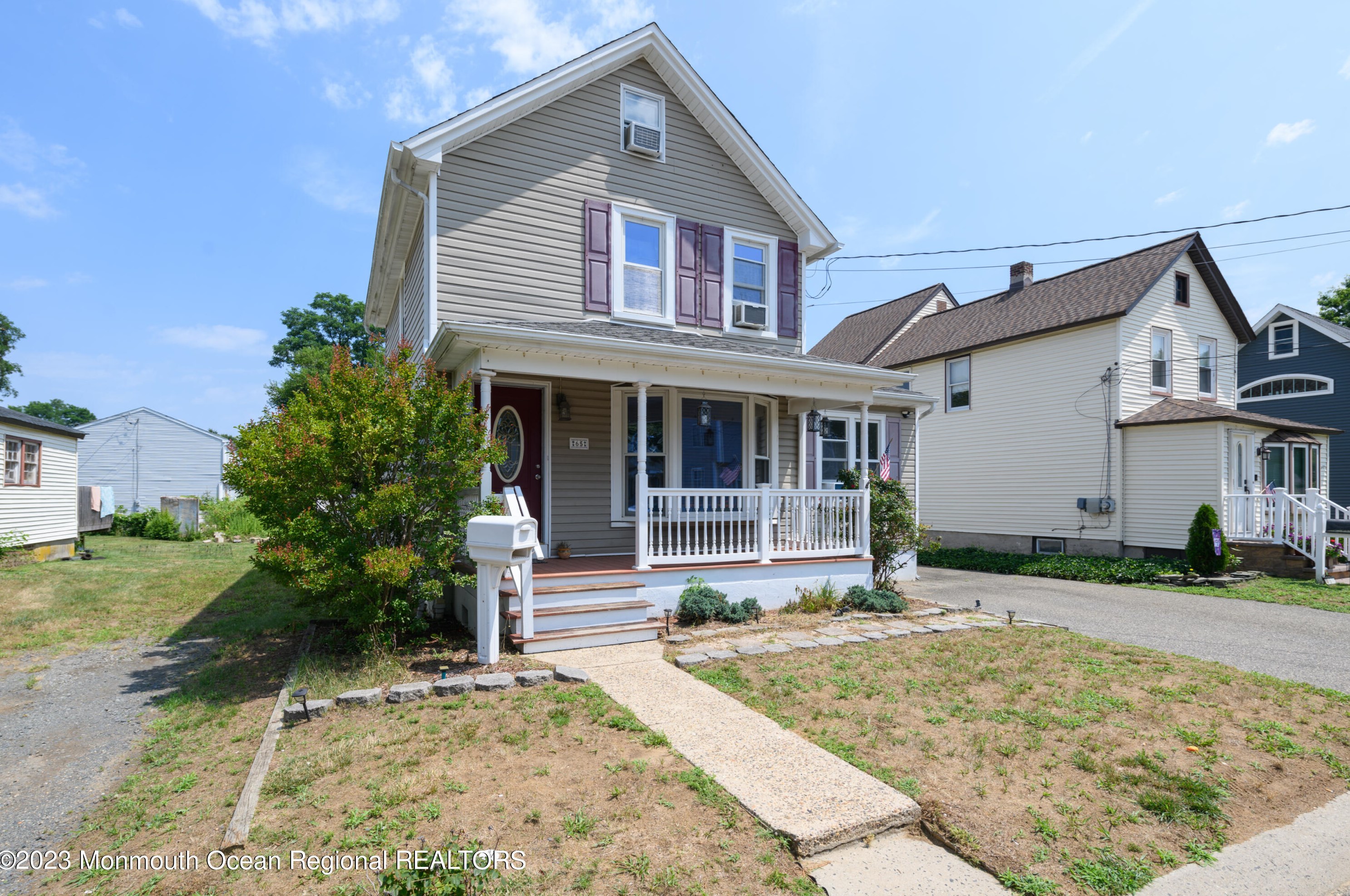65 Walling Ave, Belford, NJ 07718-1000