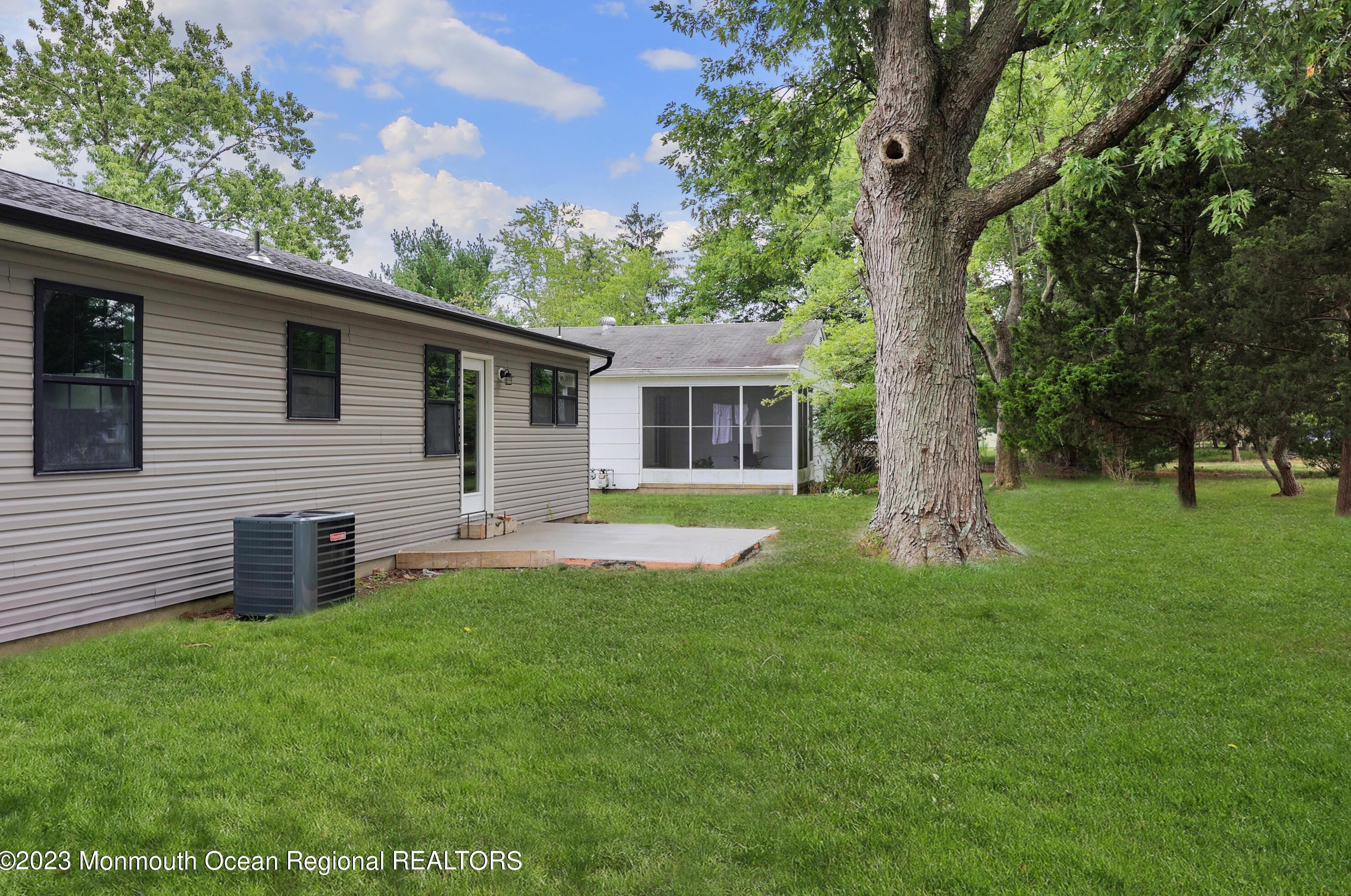 21 Stanford Dr, Toms River NJ  08757-4404 exterior