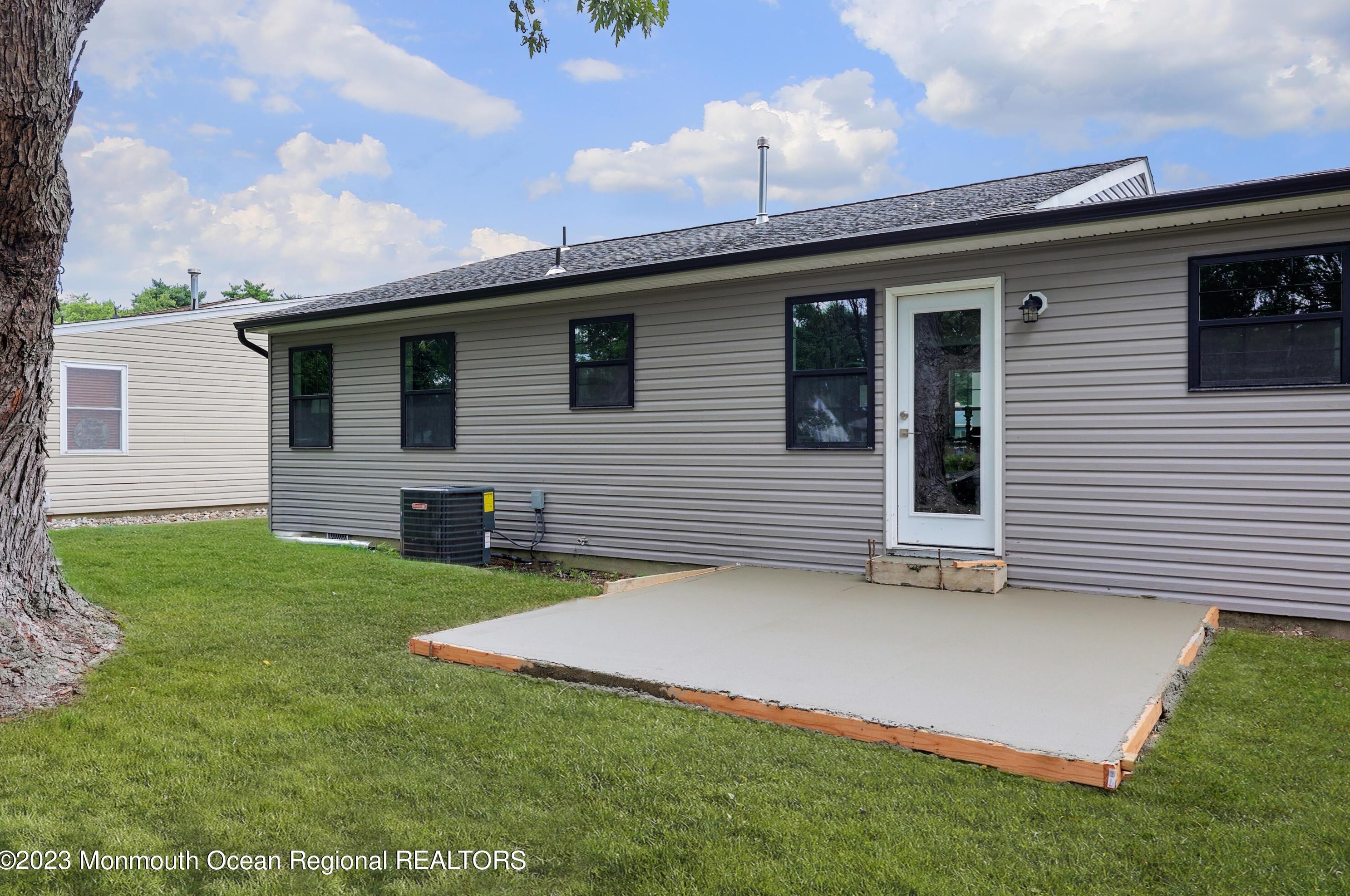 21 Stanford Dr, Toms River NJ  08757-4404 exterior